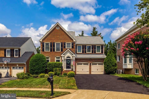 Photo of 9828 Fox Rest Lane, VIENNA, VA 22181 (MLS # VAFX2339352)