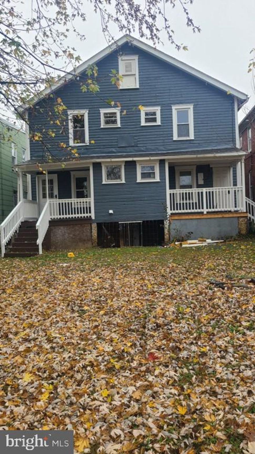 Attention investors! This duplex property in Cumberland, MD is a fantastic opportunity for those looking to add value. The property is in need of repairs, making it a perfect project for cash buyers who want to renovate and maximize their return on investment.