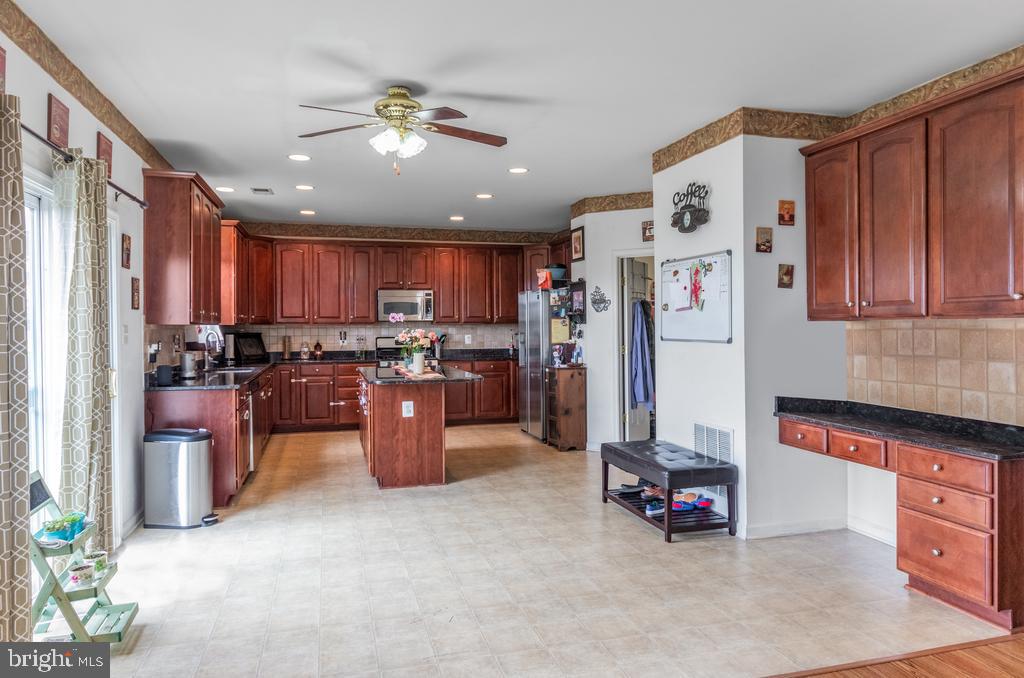 LEE'S PARKE - THE FALLS - Residential