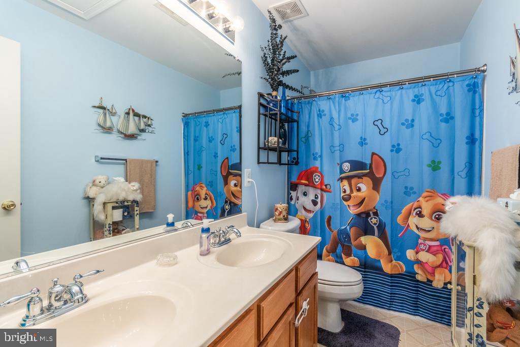 LEE'S PARKE - THE FALLS - Residential