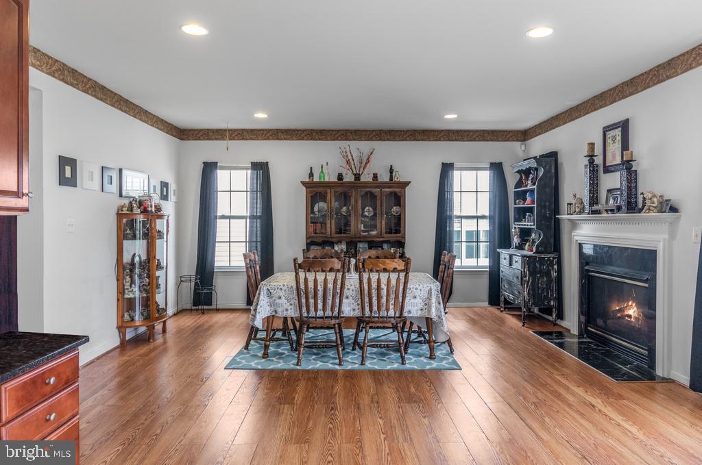 LEE'S PARKE - THE FALLS - Residential