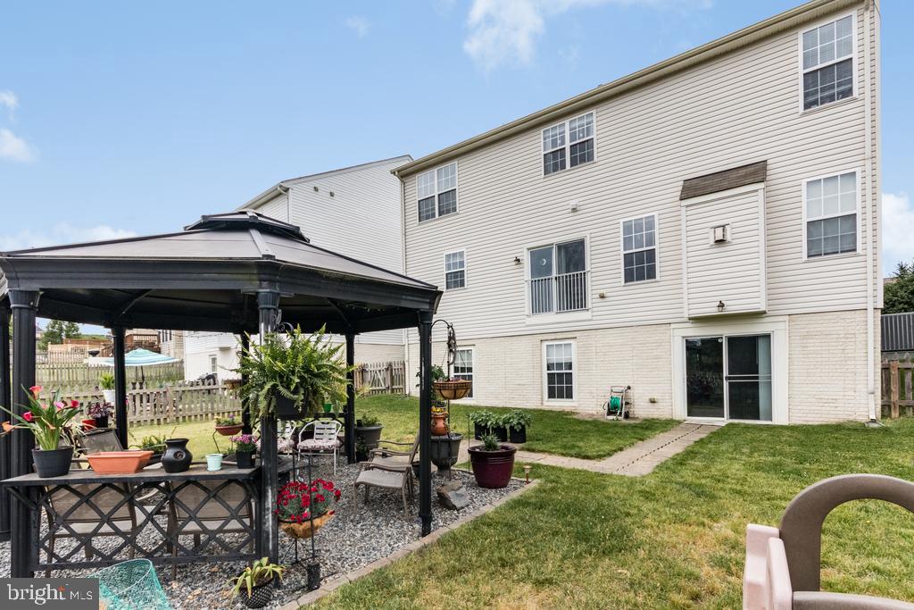 LEE'S PARKE - THE FALLS - Residential