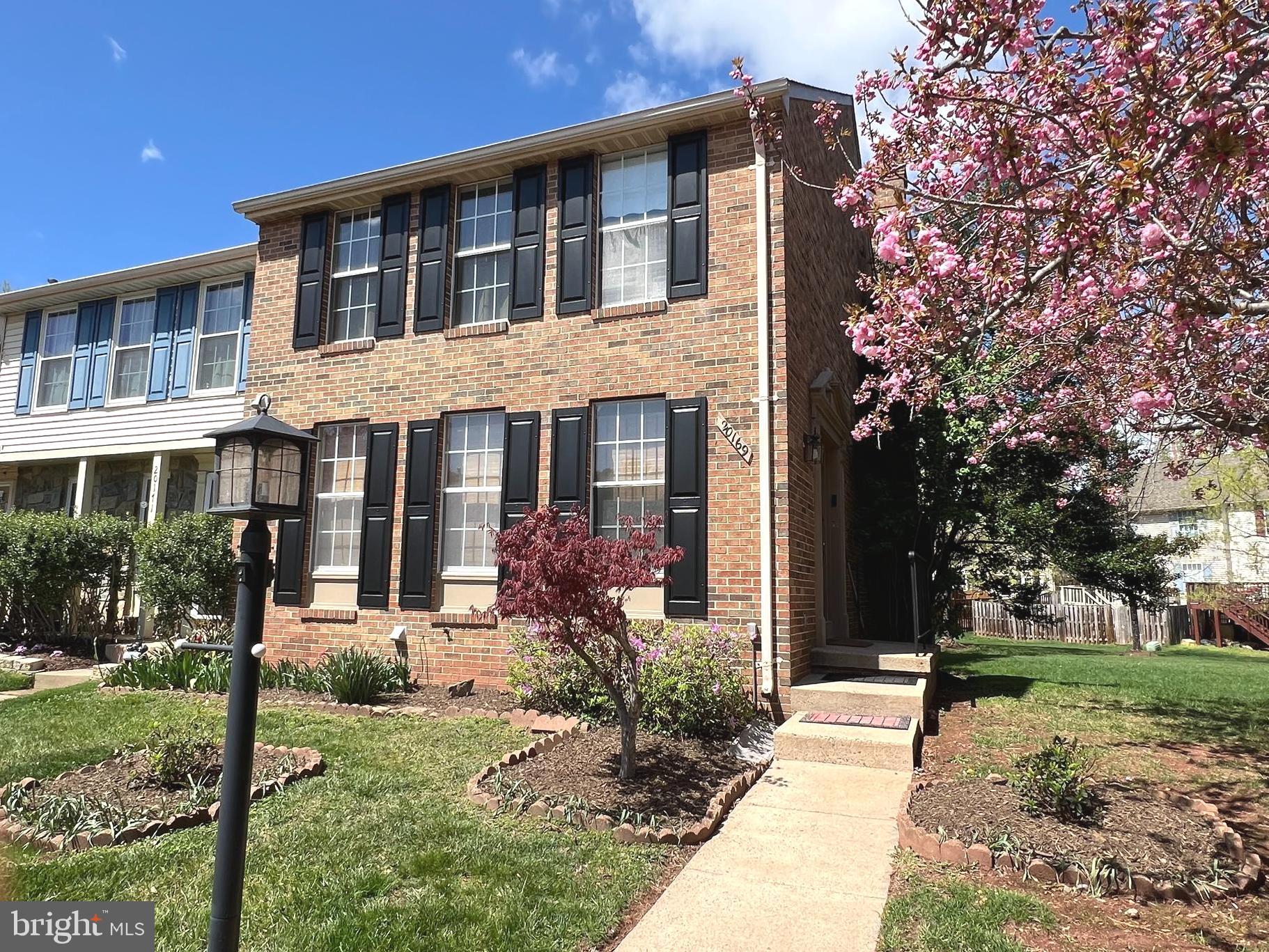 ASHBURN VILLAGE - Residential