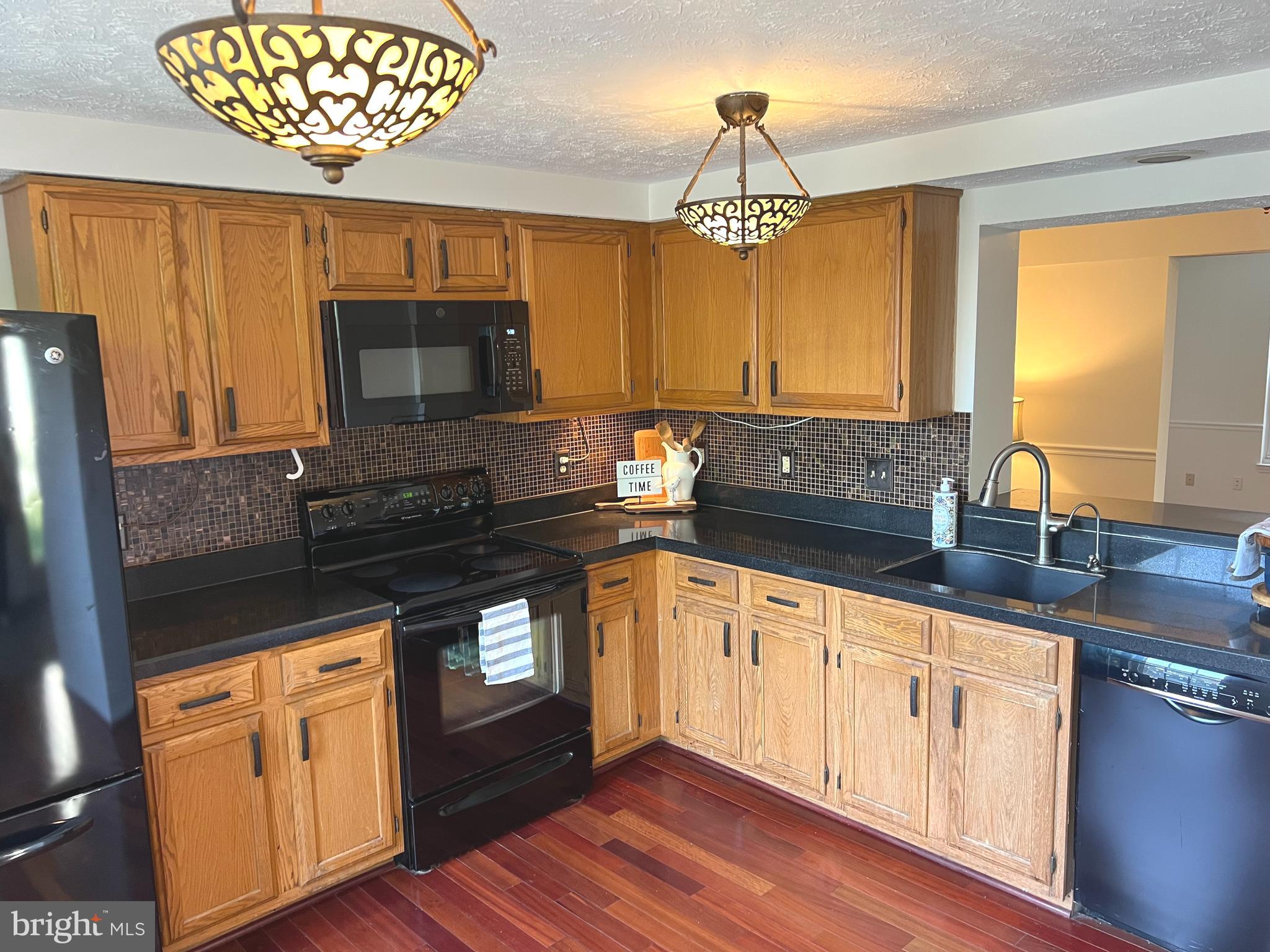 ASHBURN VILLAGE - Residential