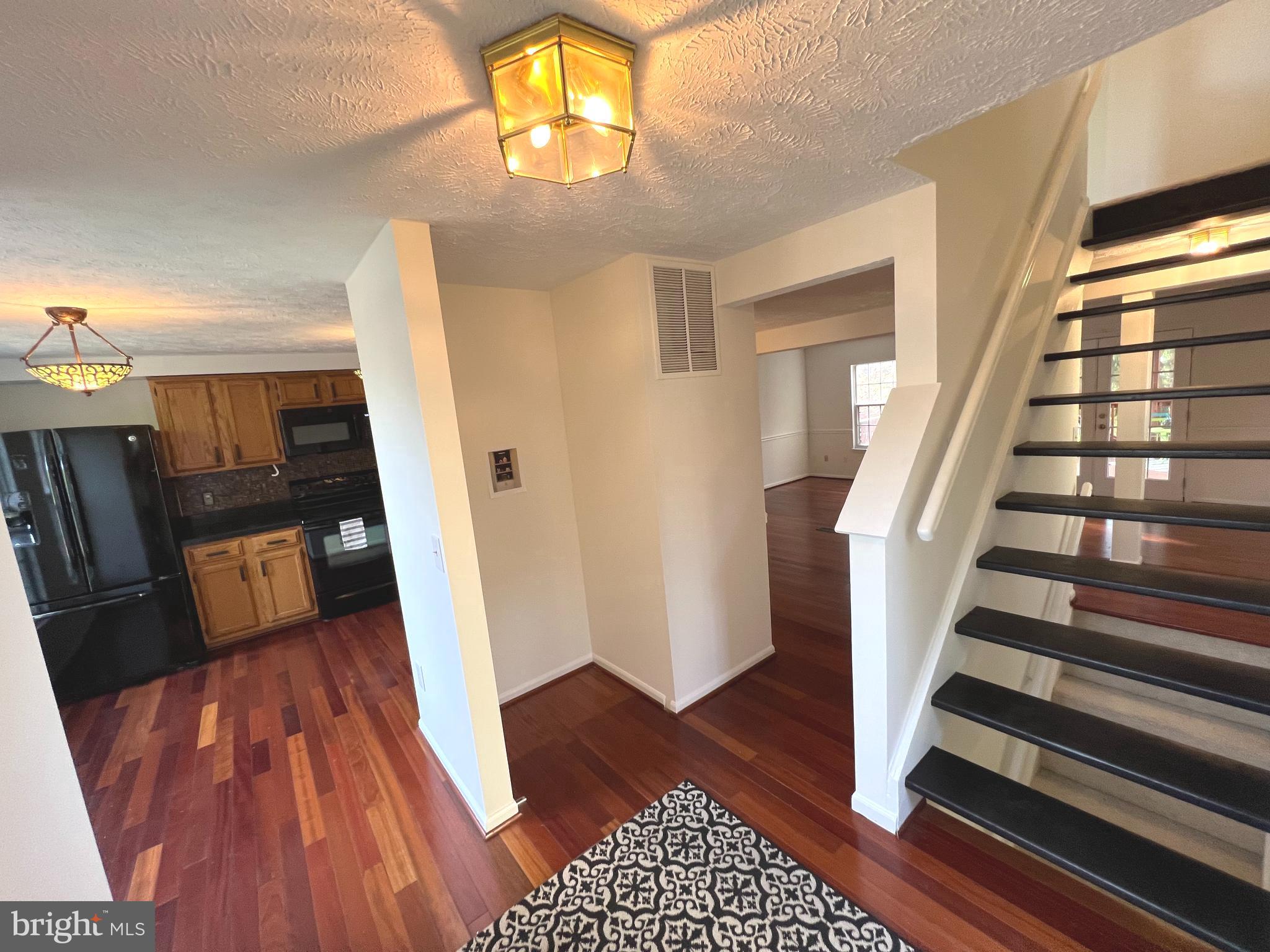 ASHBURN VILLAGE - Residential