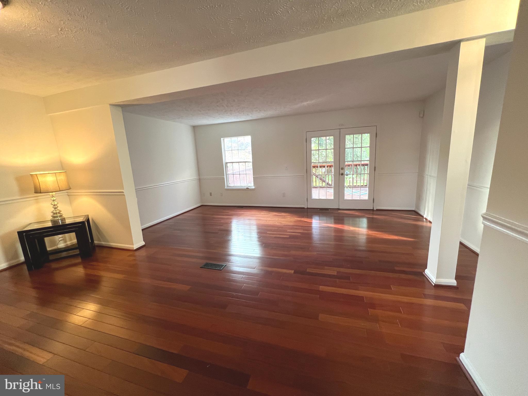 ASHBURN VILLAGE - Residential