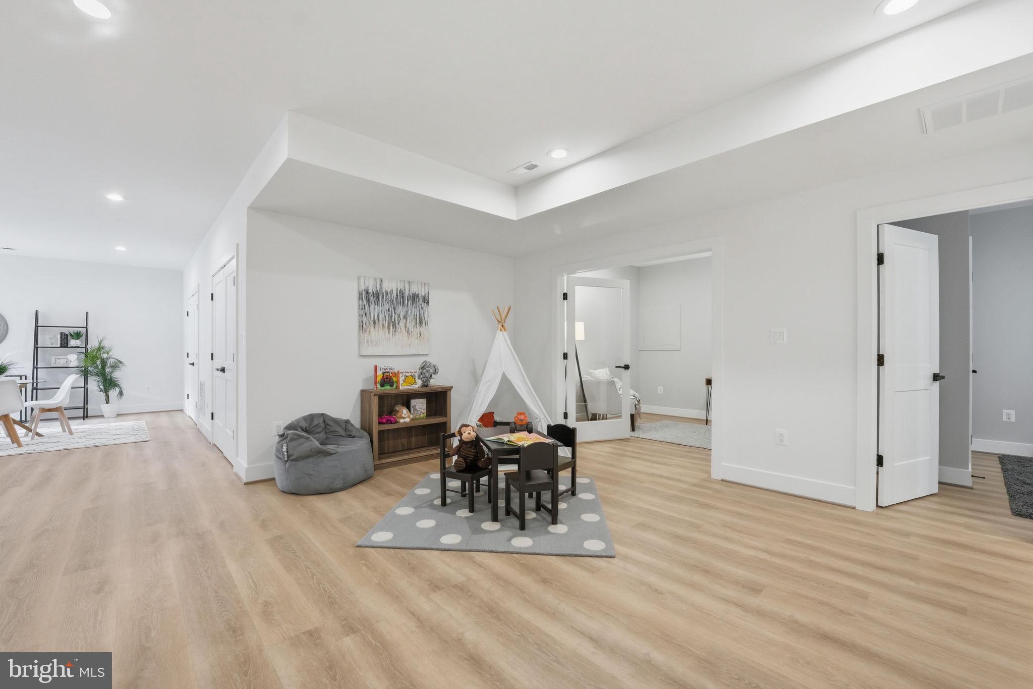 ANNALEE HEIGHTS - Residential