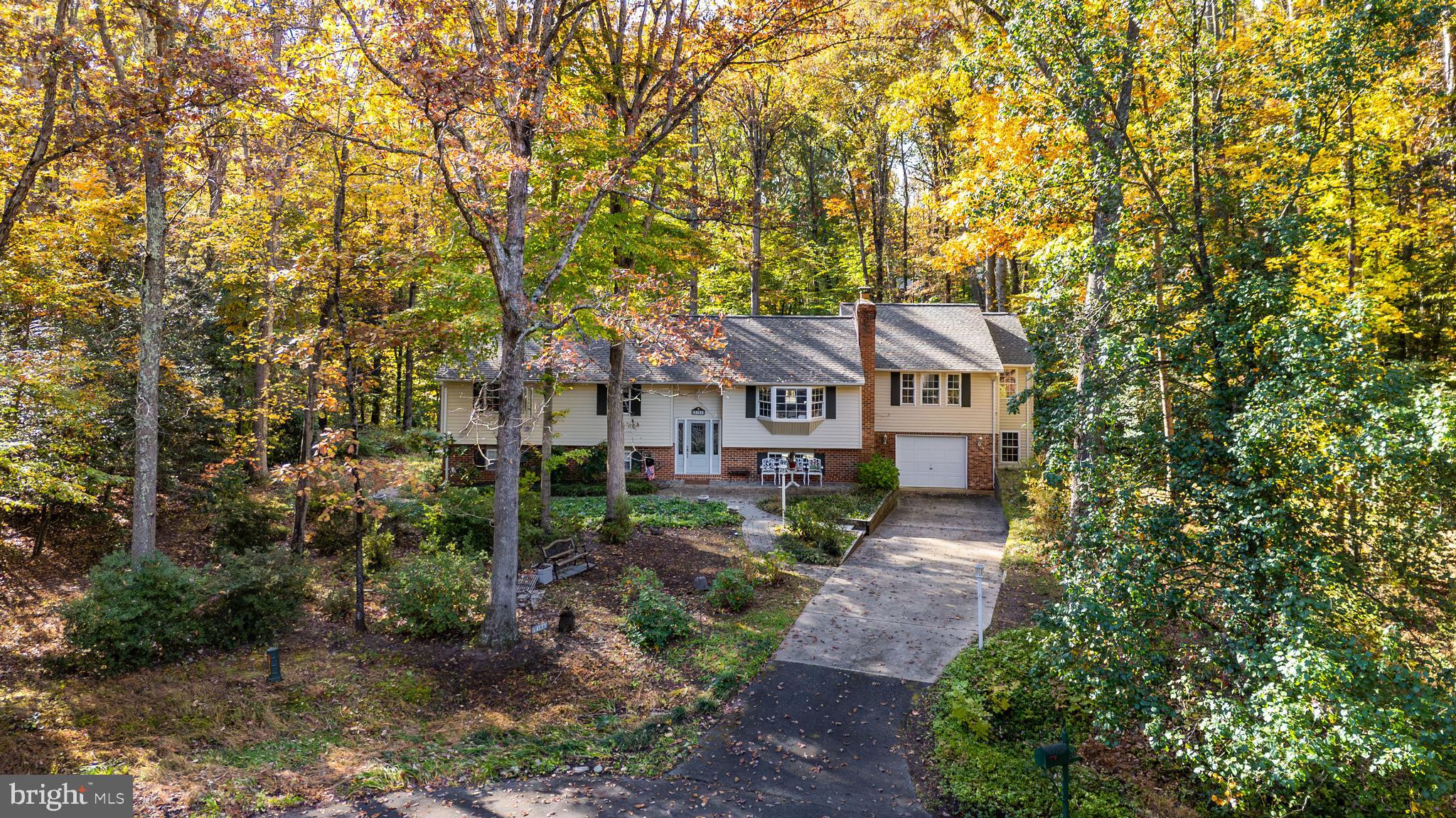 2184 BRANCHWOOD COURT