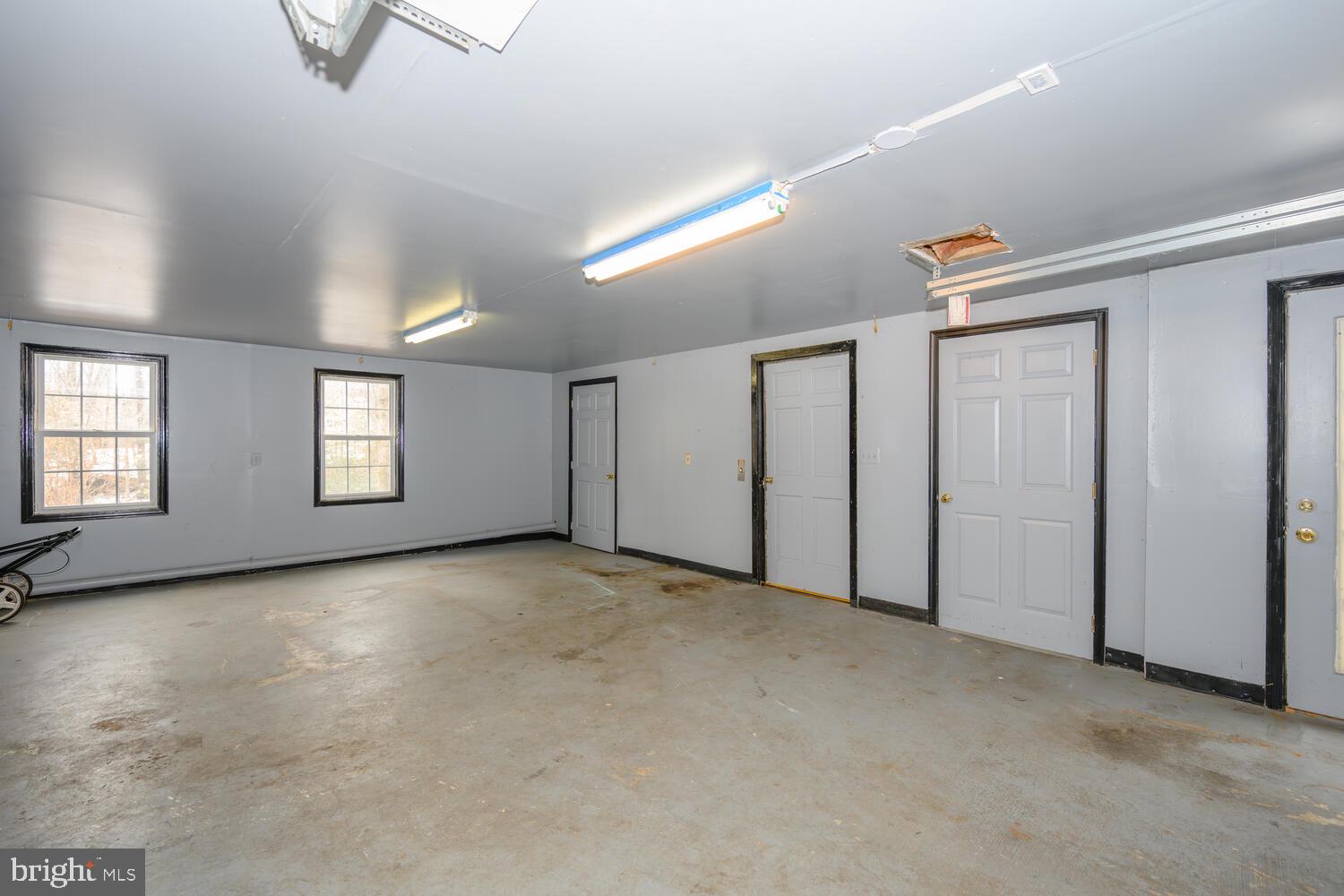 HALLMARK WOODS - Residential