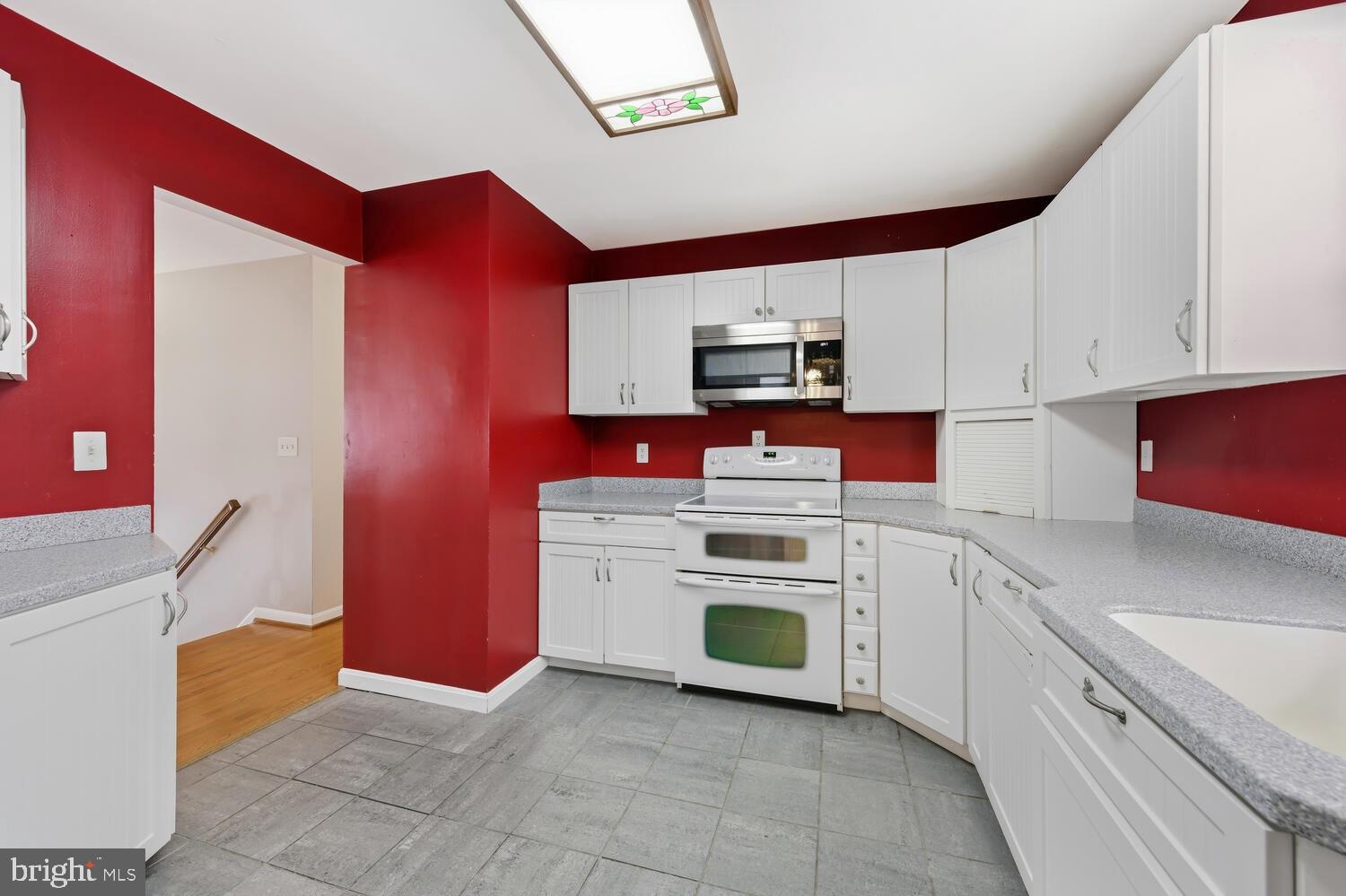 HALLMARK WOODS - Residential