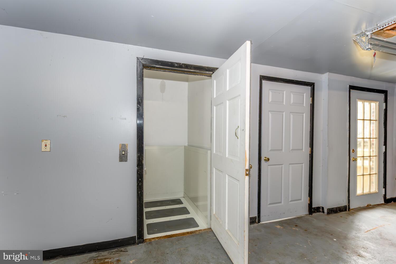 HALLMARK WOODS - Residential