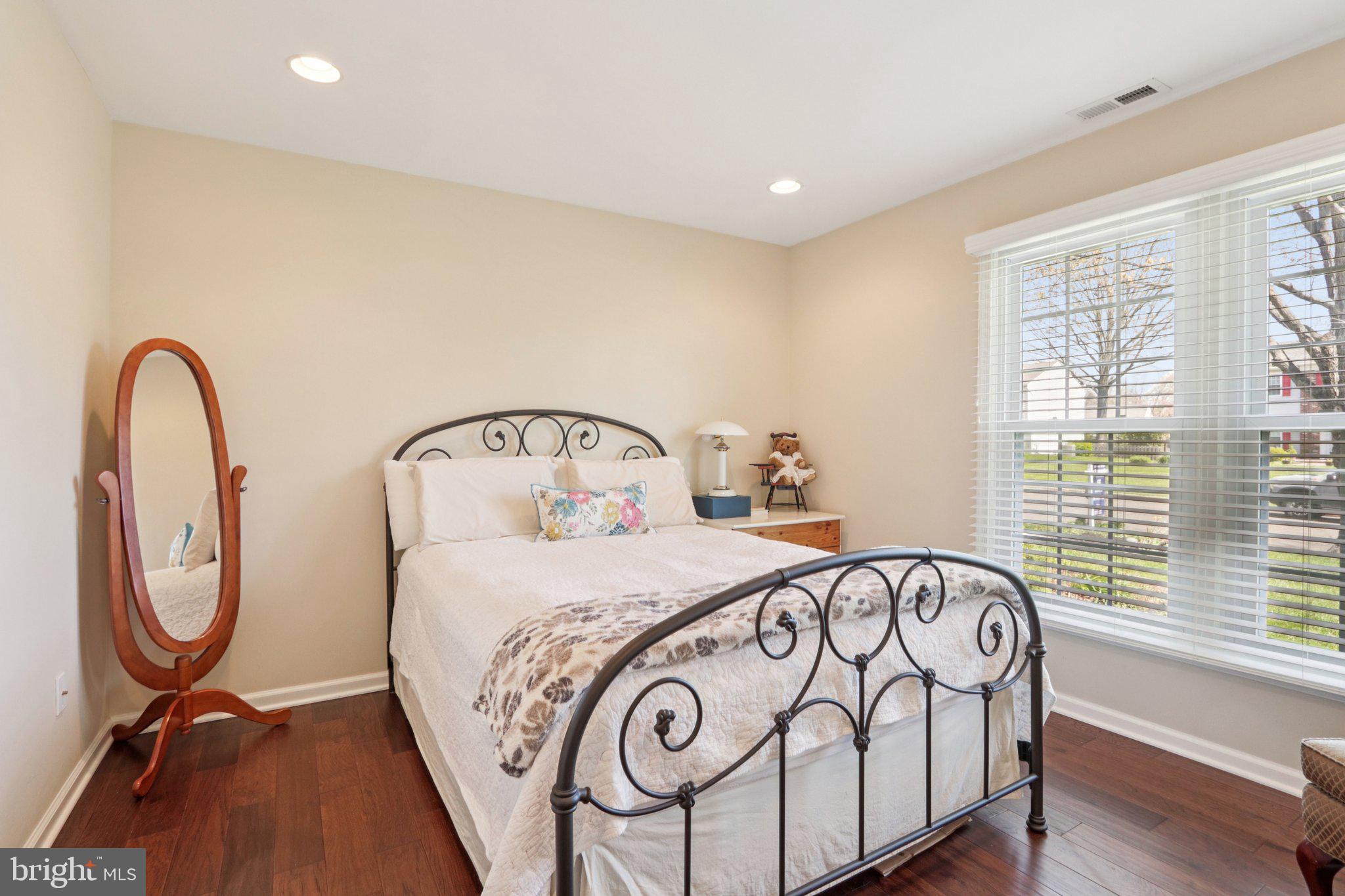 YARDLEY HUNT - Residential