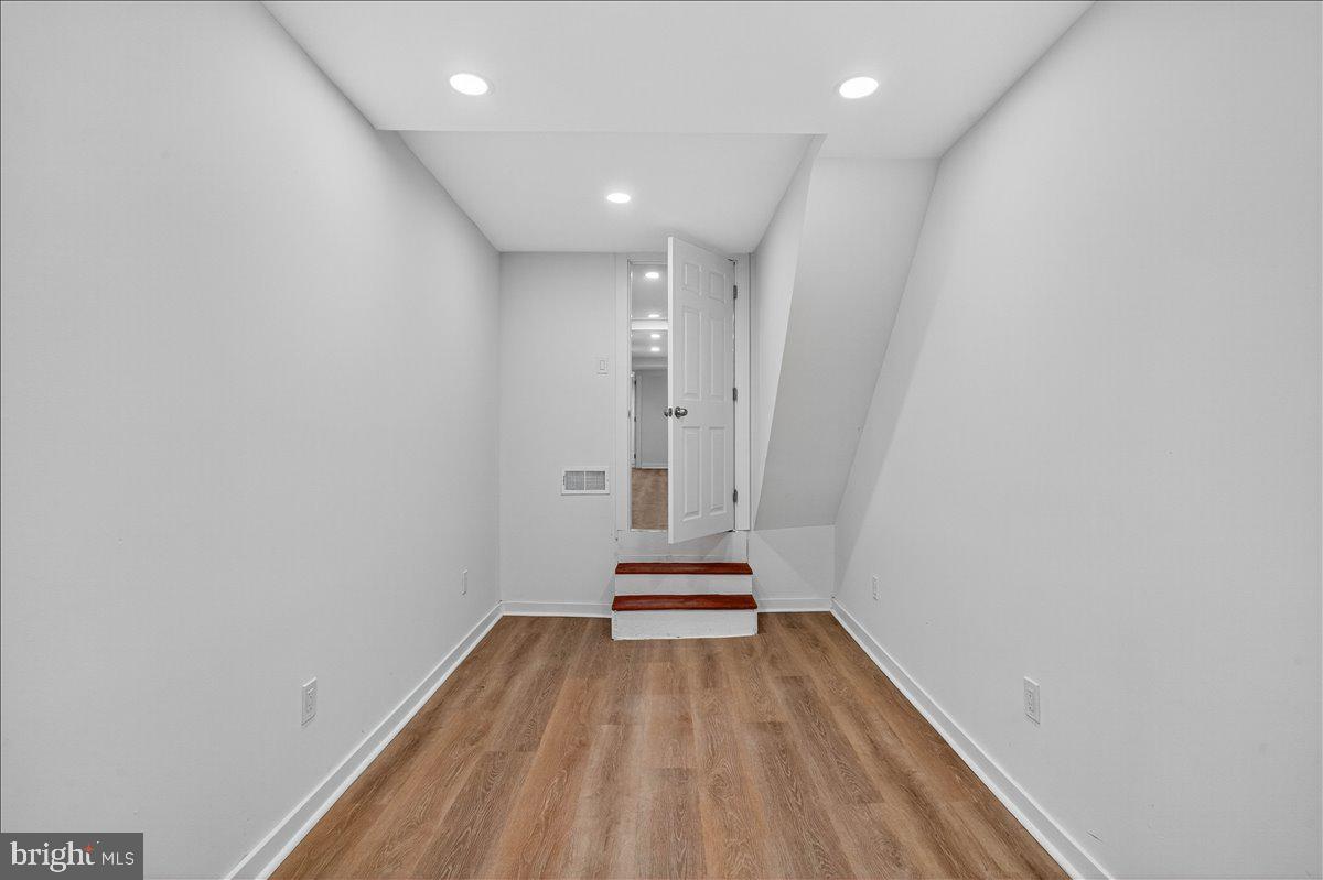 WEST OAK LANE - Residential