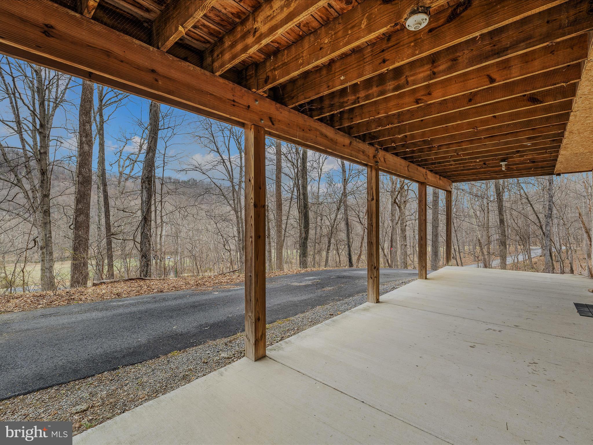 ROUSE MOUNTAIN - Residential