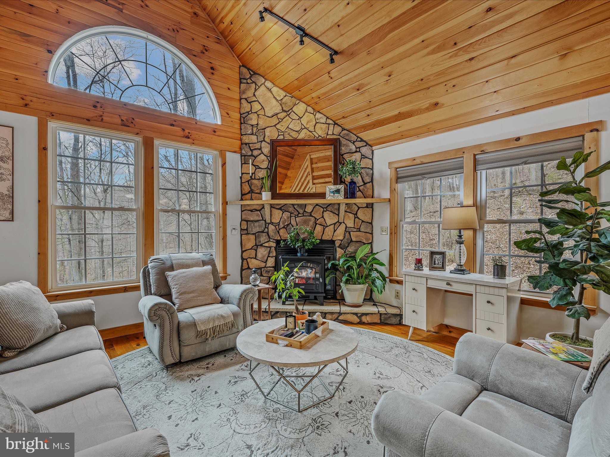 ROUSE MOUNTAIN - Residential