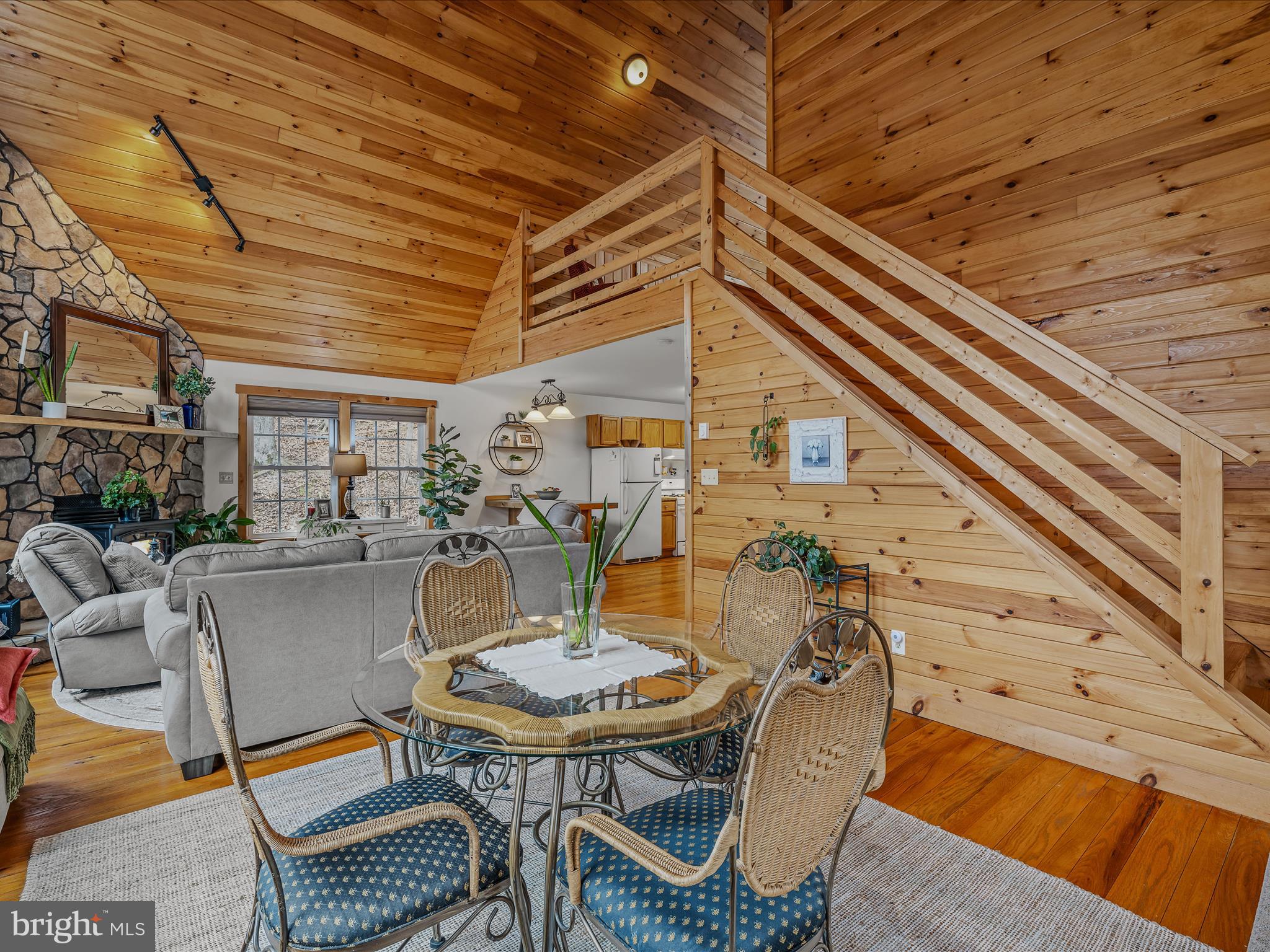 ROUSE MOUNTAIN - Residential