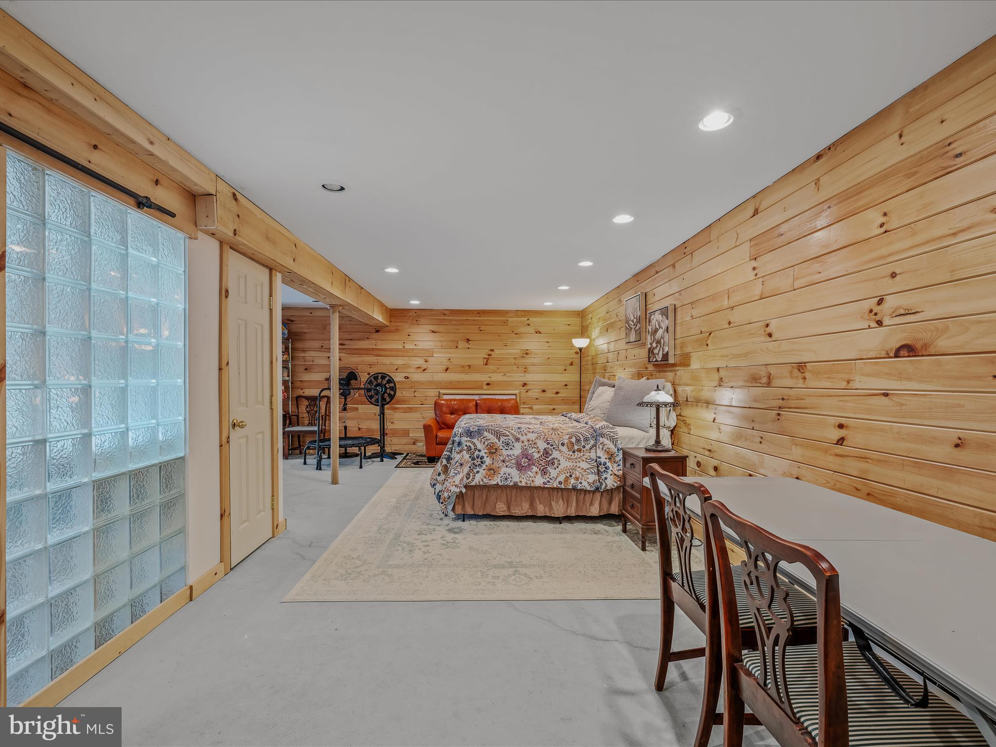 ROUSE MOUNTAIN - Residential