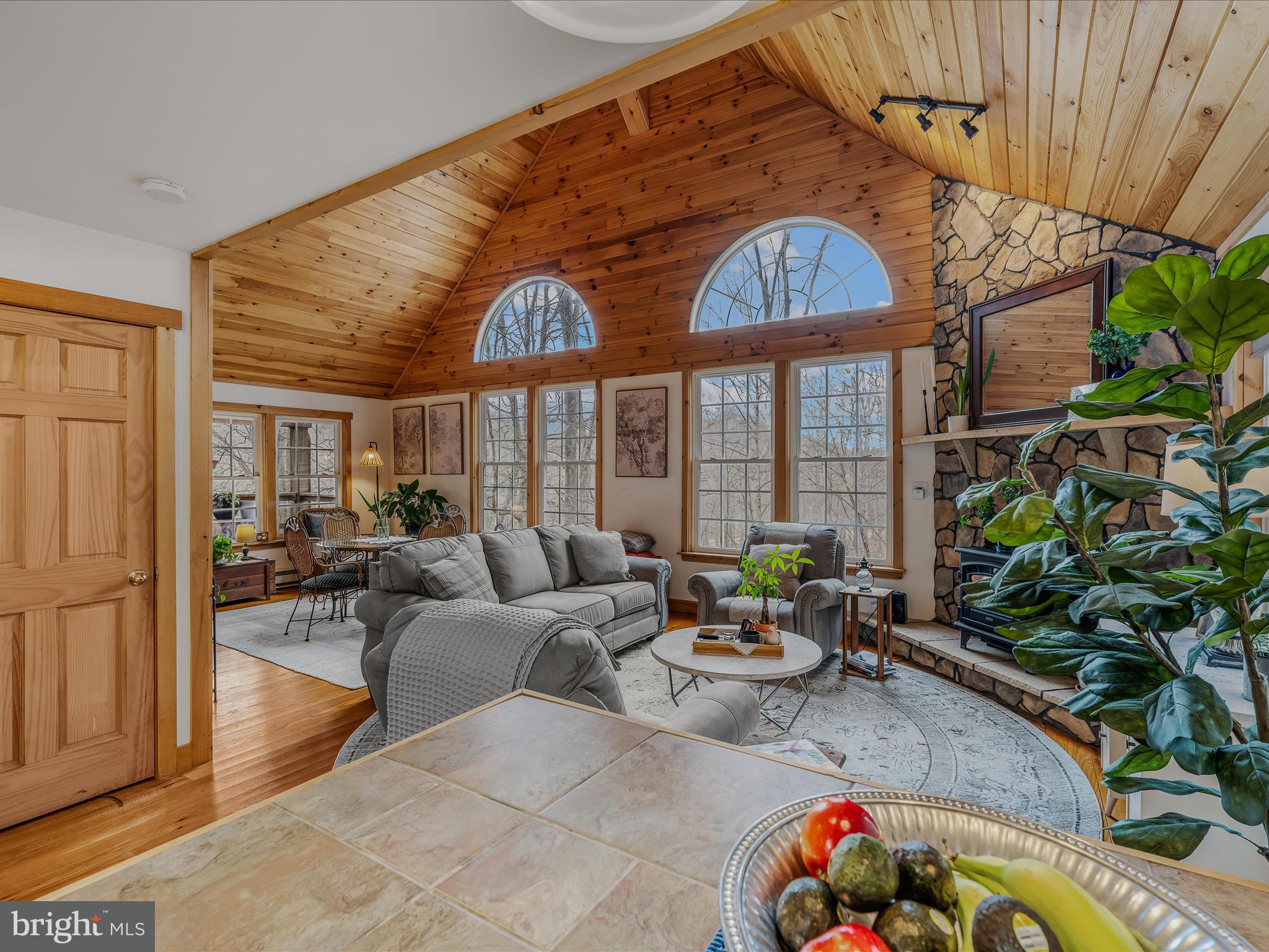 ROUSE MOUNTAIN - Residential