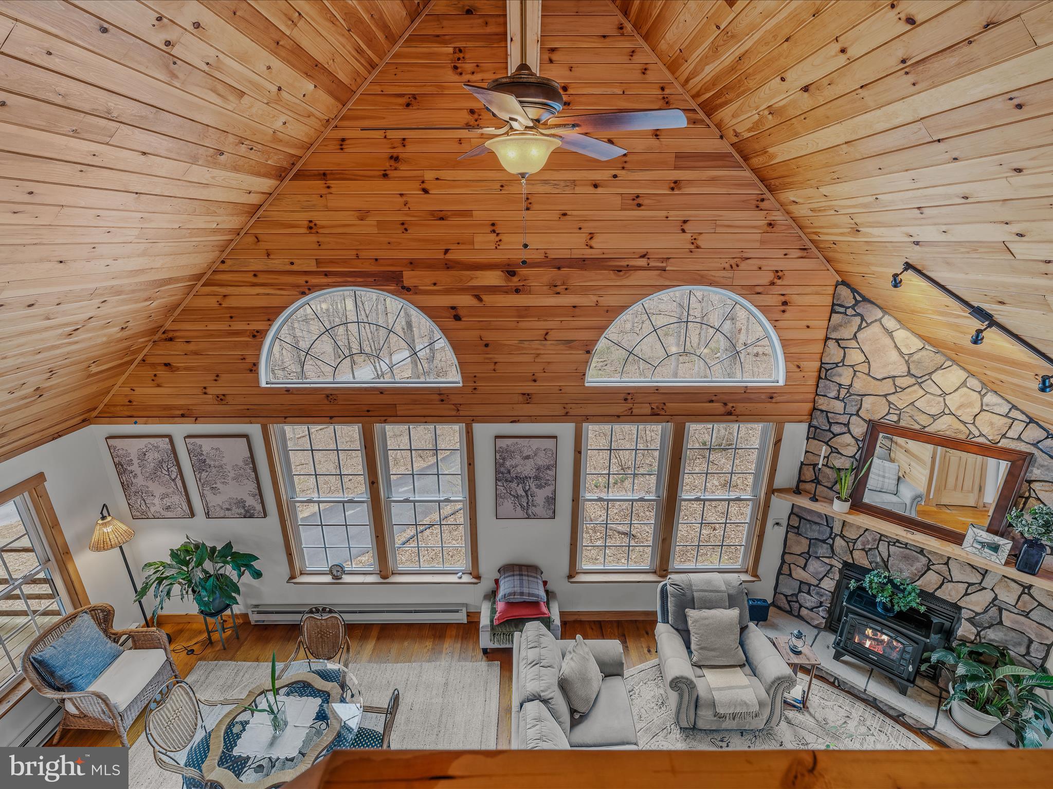 ROUSE MOUNTAIN - Residential