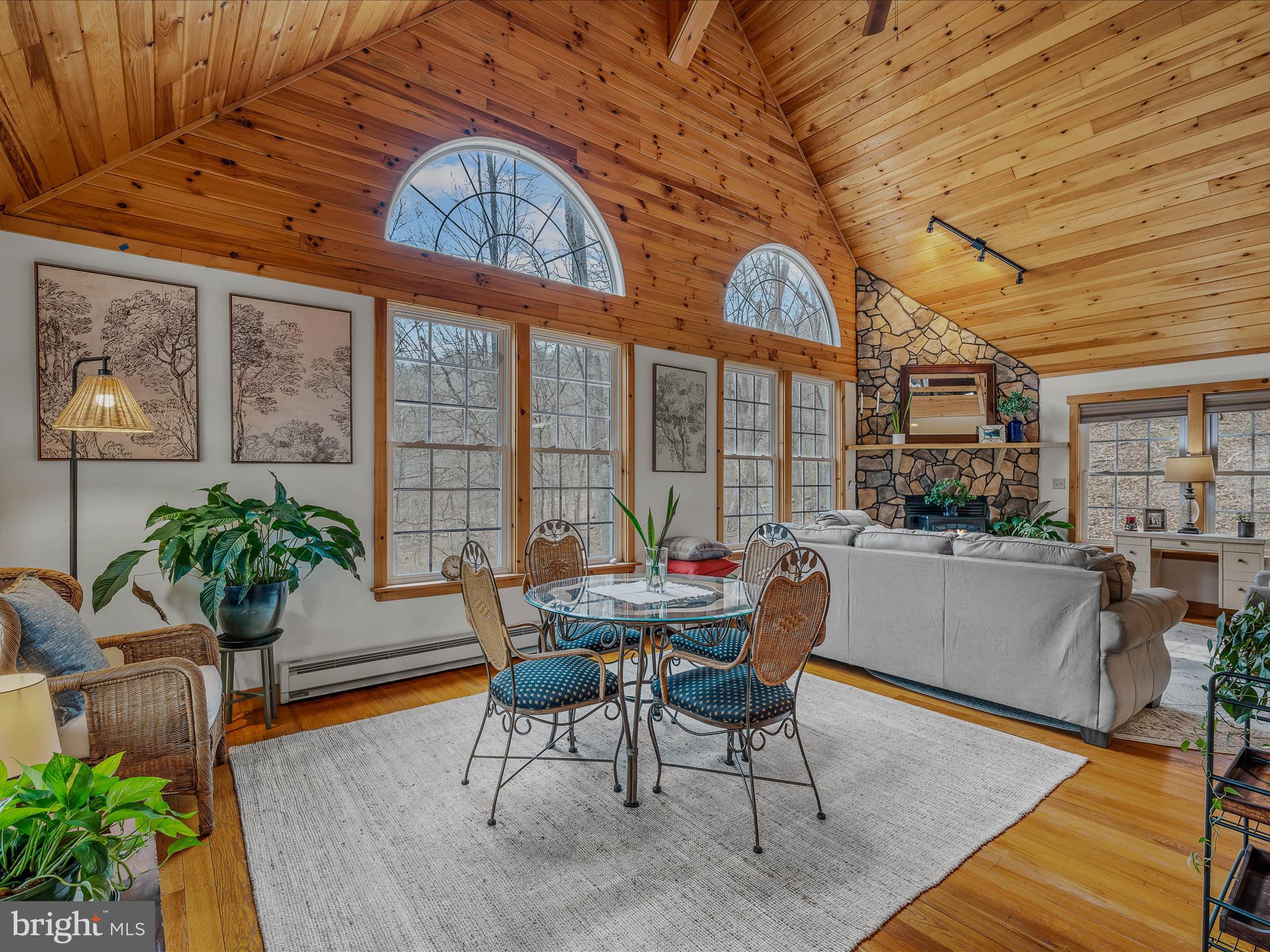 ROUSE MOUNTAIN - Residential