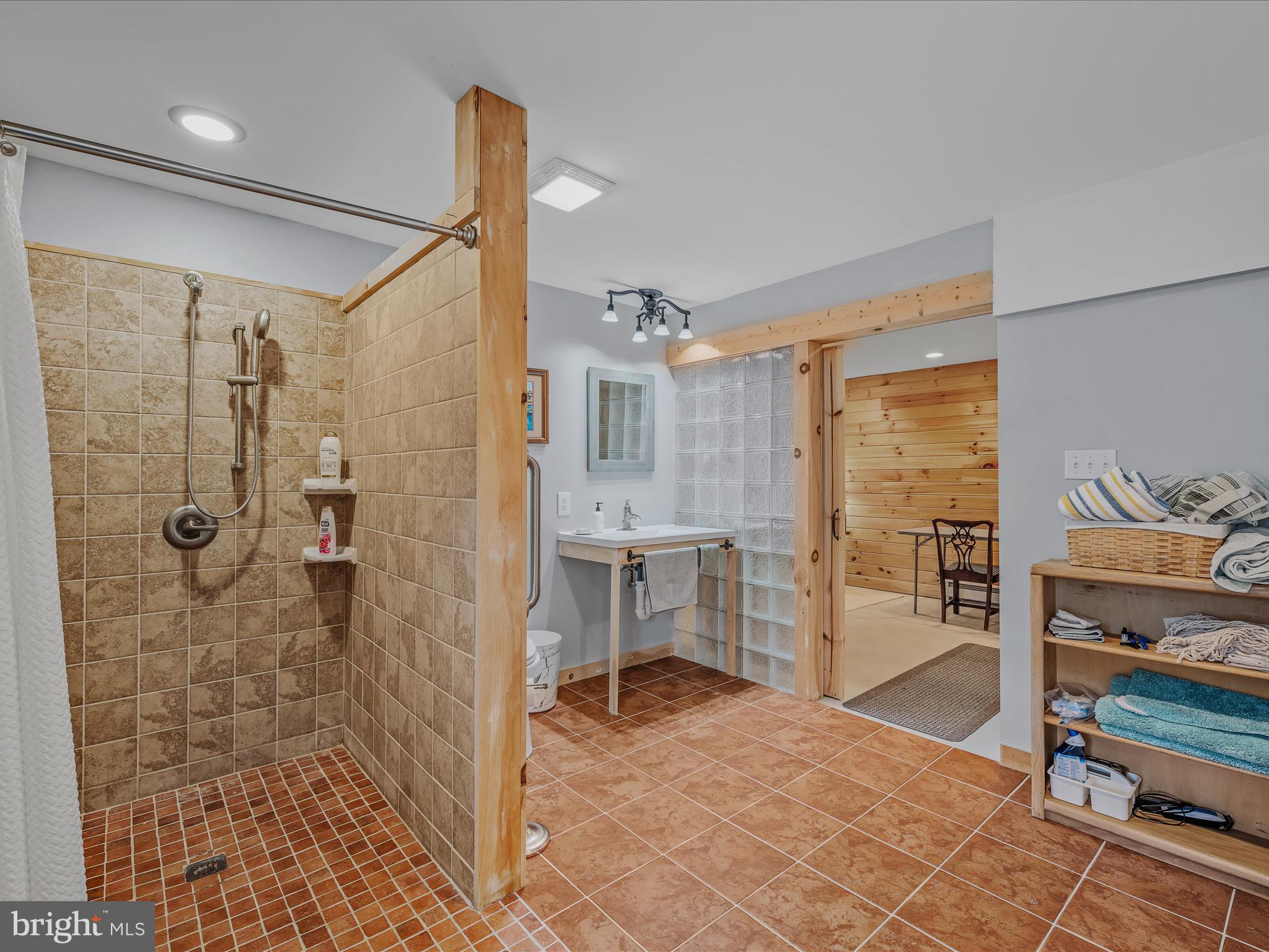 ROUSE MOUNTAIN - Residential