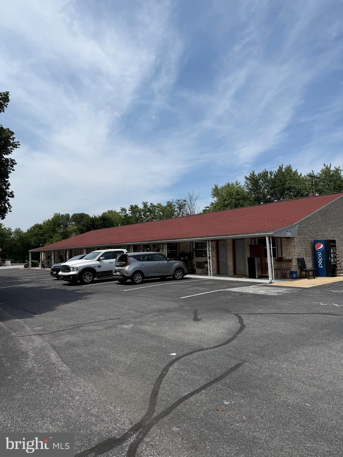 1502 HOLLY PIKE