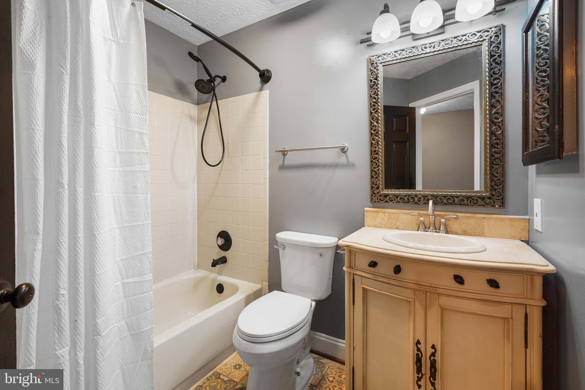 CHURCHILL TOWN SECTOR - Residential Lease