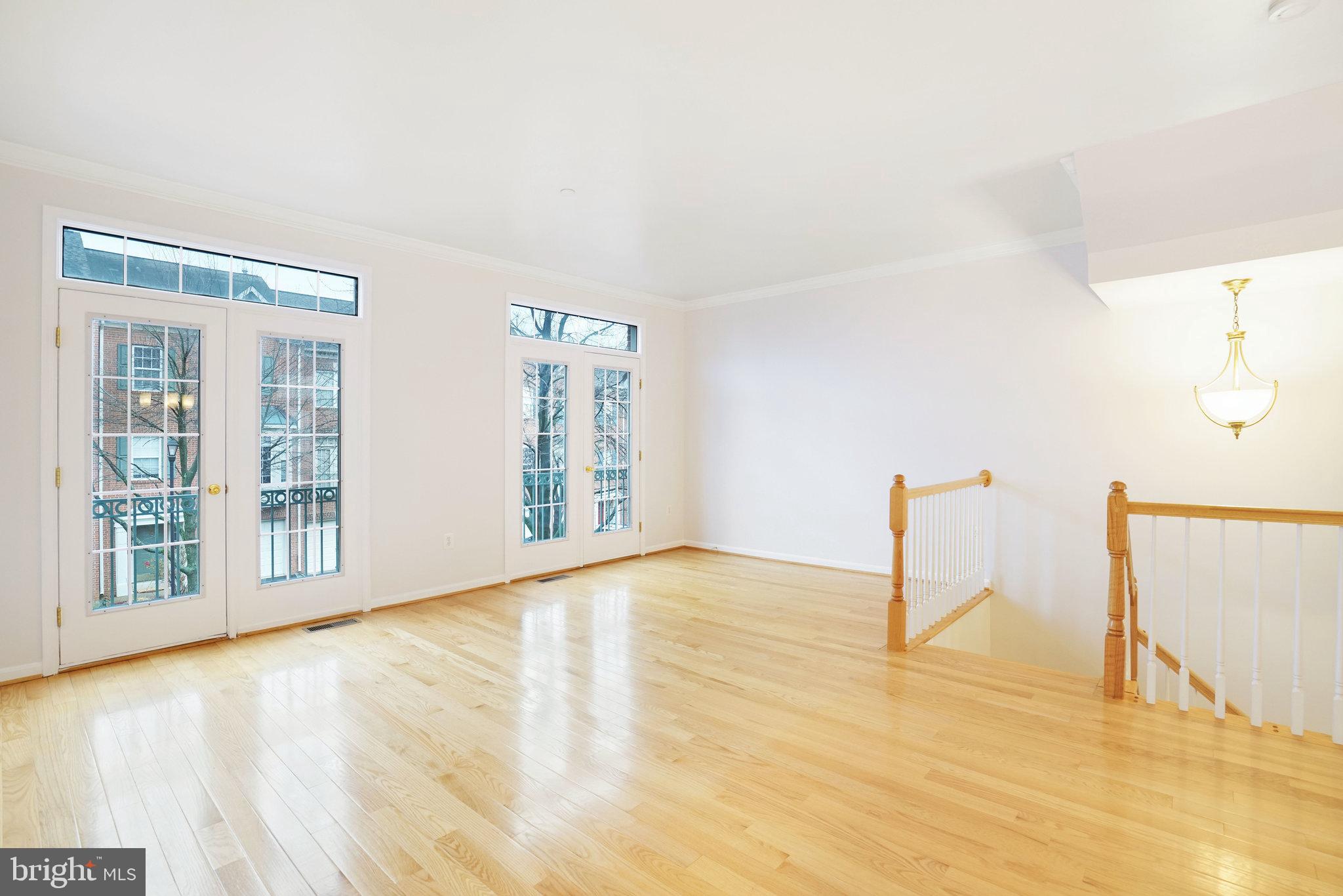 KENSINGTON COURTS - Residential