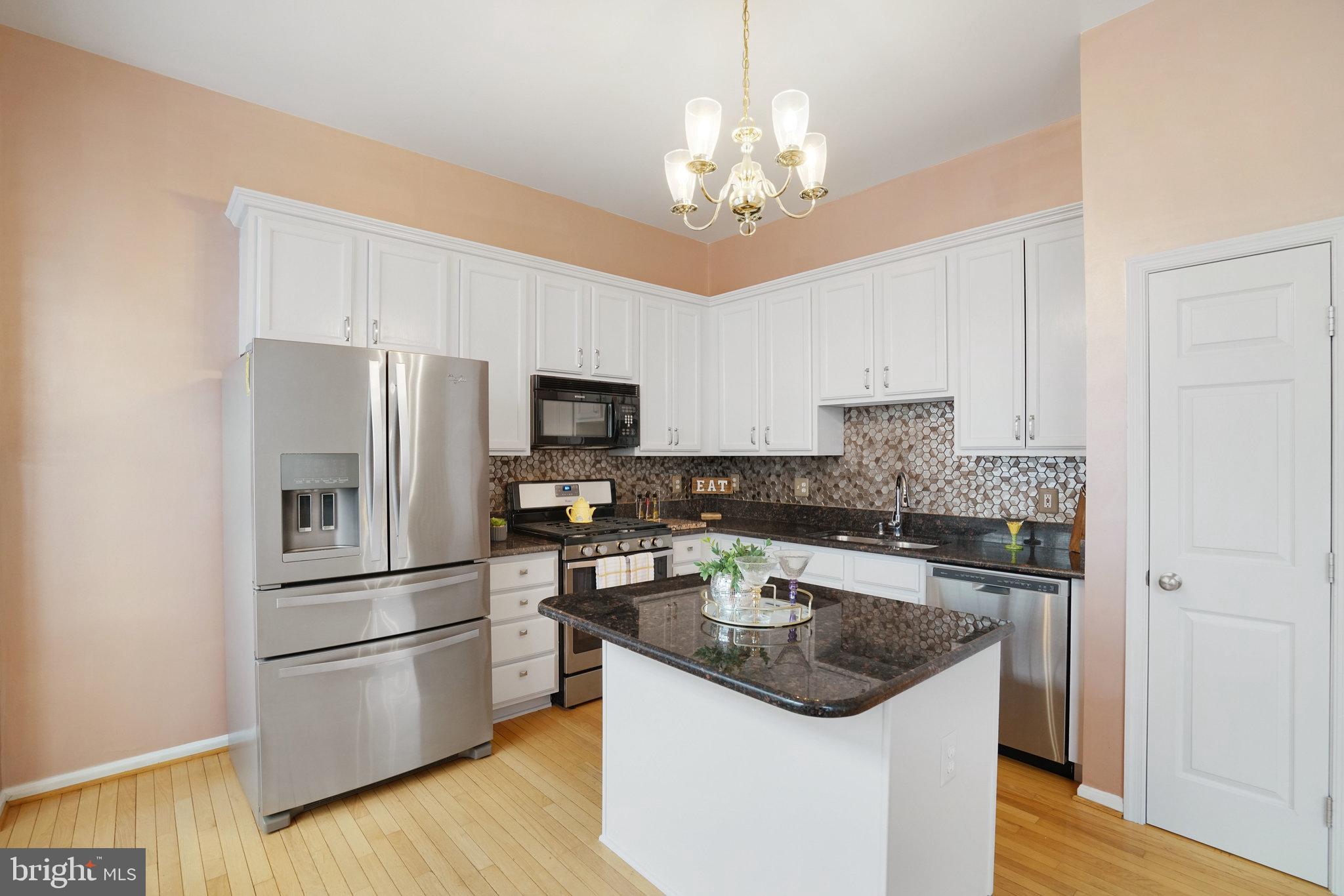 KENSINGTON COURTS - Residential