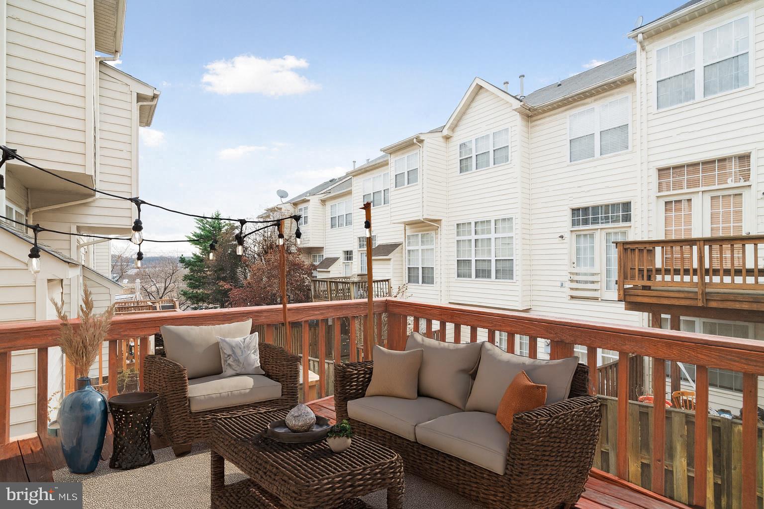 KENSINGTON COURTS - Residential