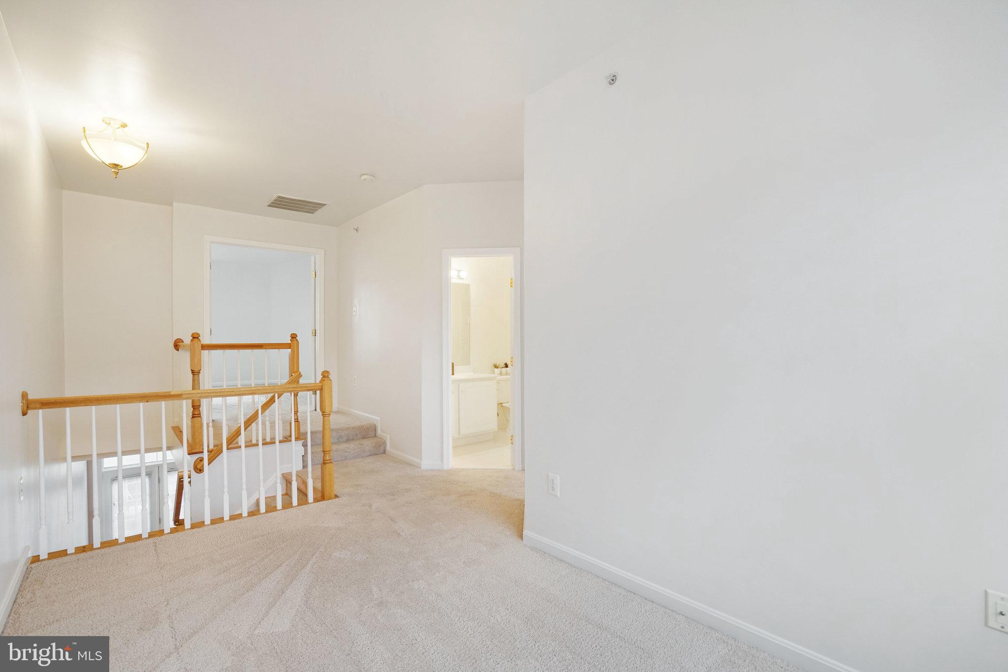 KENSINGTON COURTS - Residential