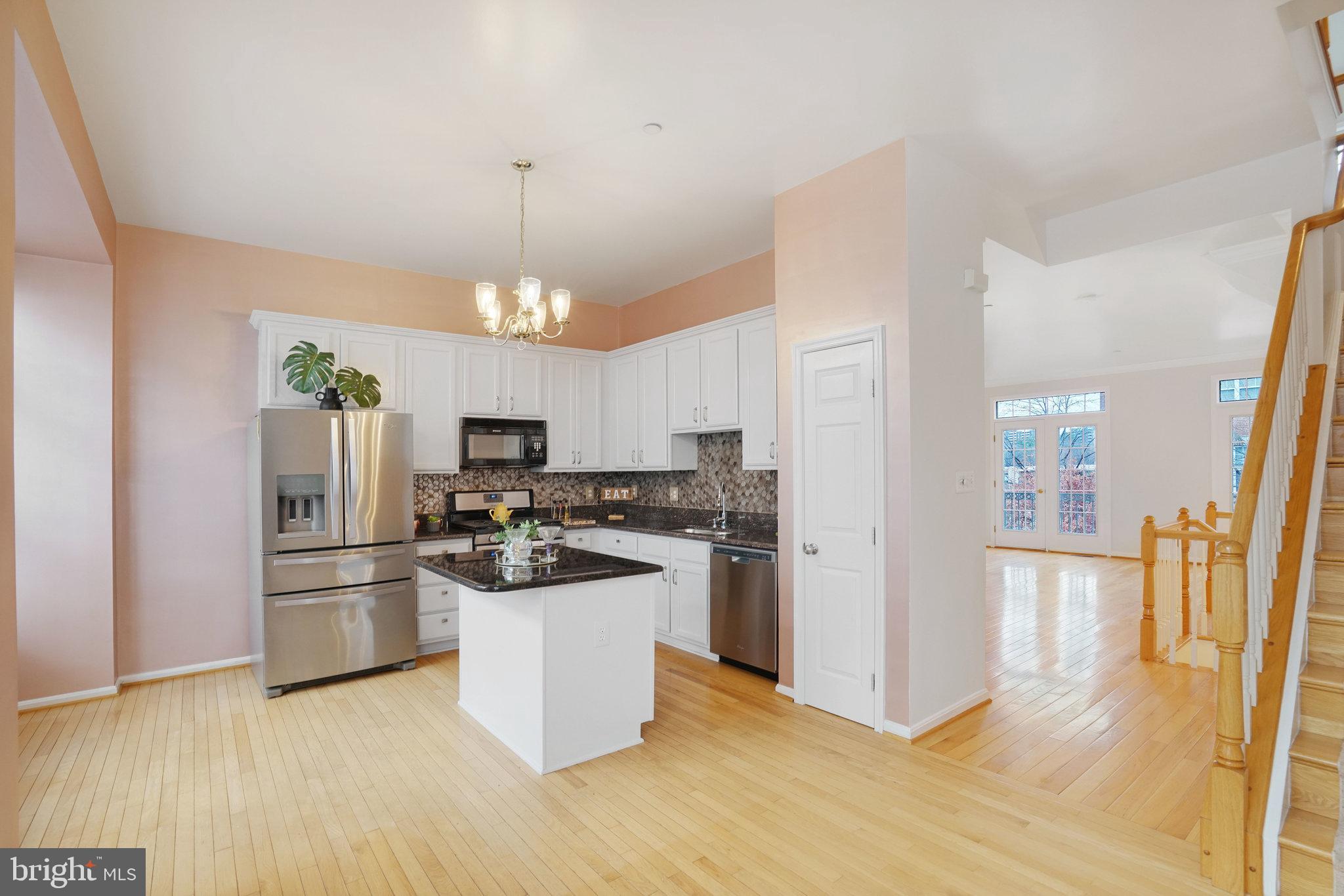 KENSINGTON COURTS - Residential