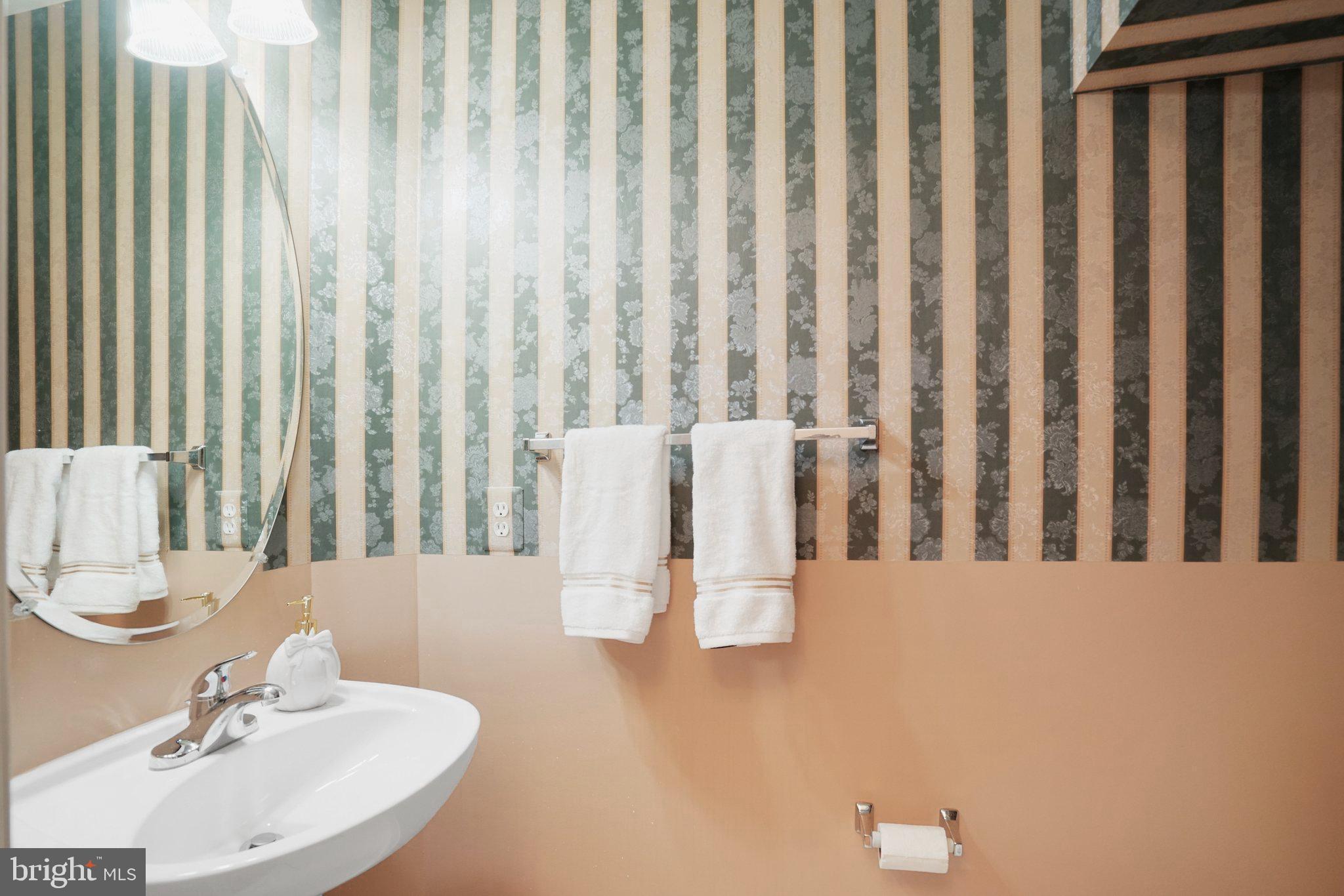 KENSINGTON COURTS - Residential