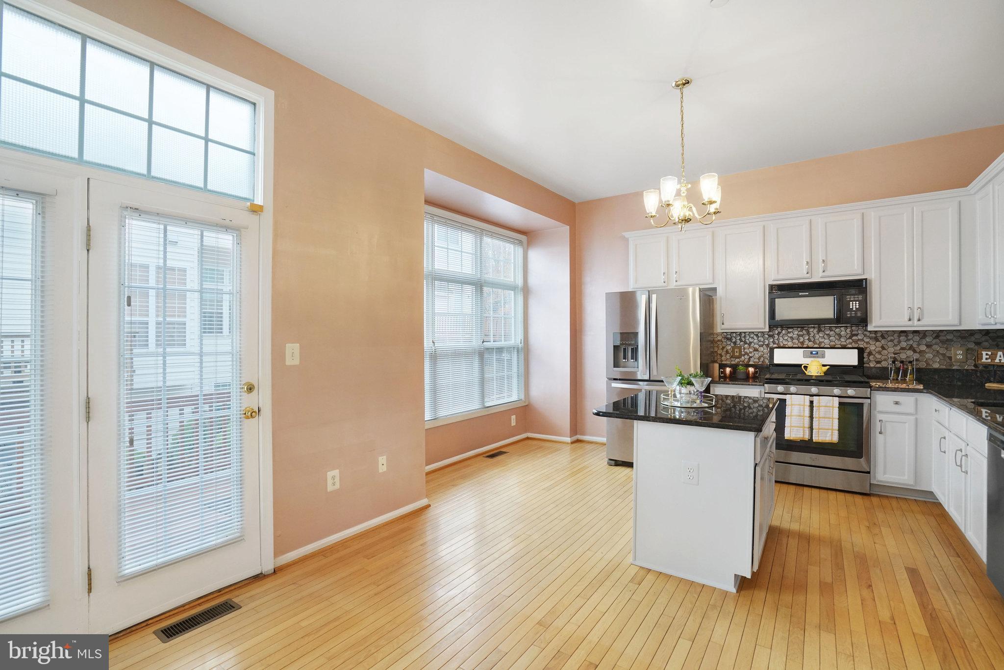 KENSINGTON COURTS - Residential