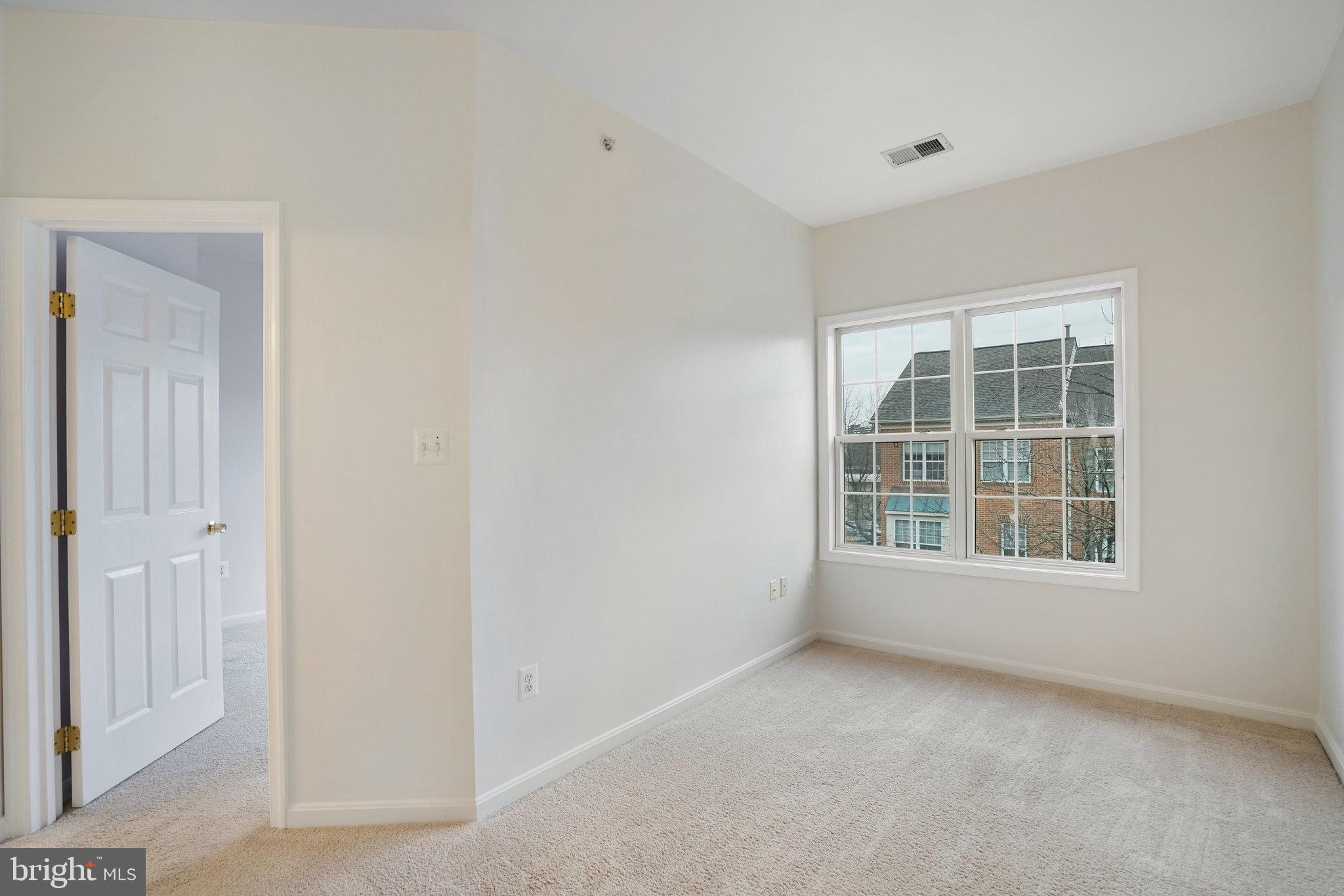 KENSINGTON COURTS - Residential