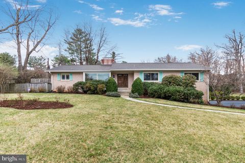 Photo of 11500 Le Havre Drive, POTOMAC, MD 20854 (MLS # MDMC2172796)