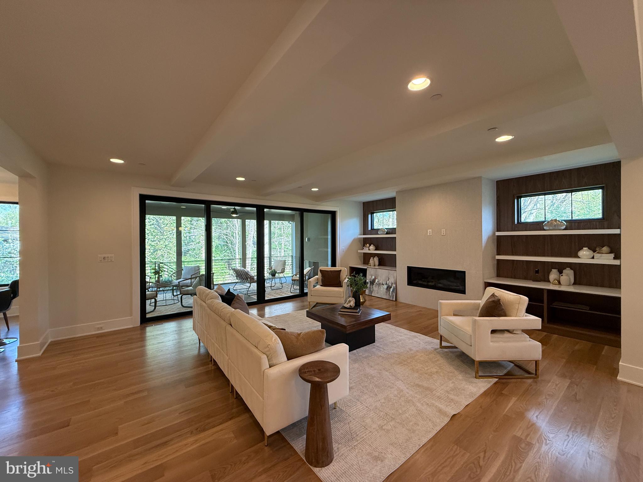 MARY KNOLLS - Residential