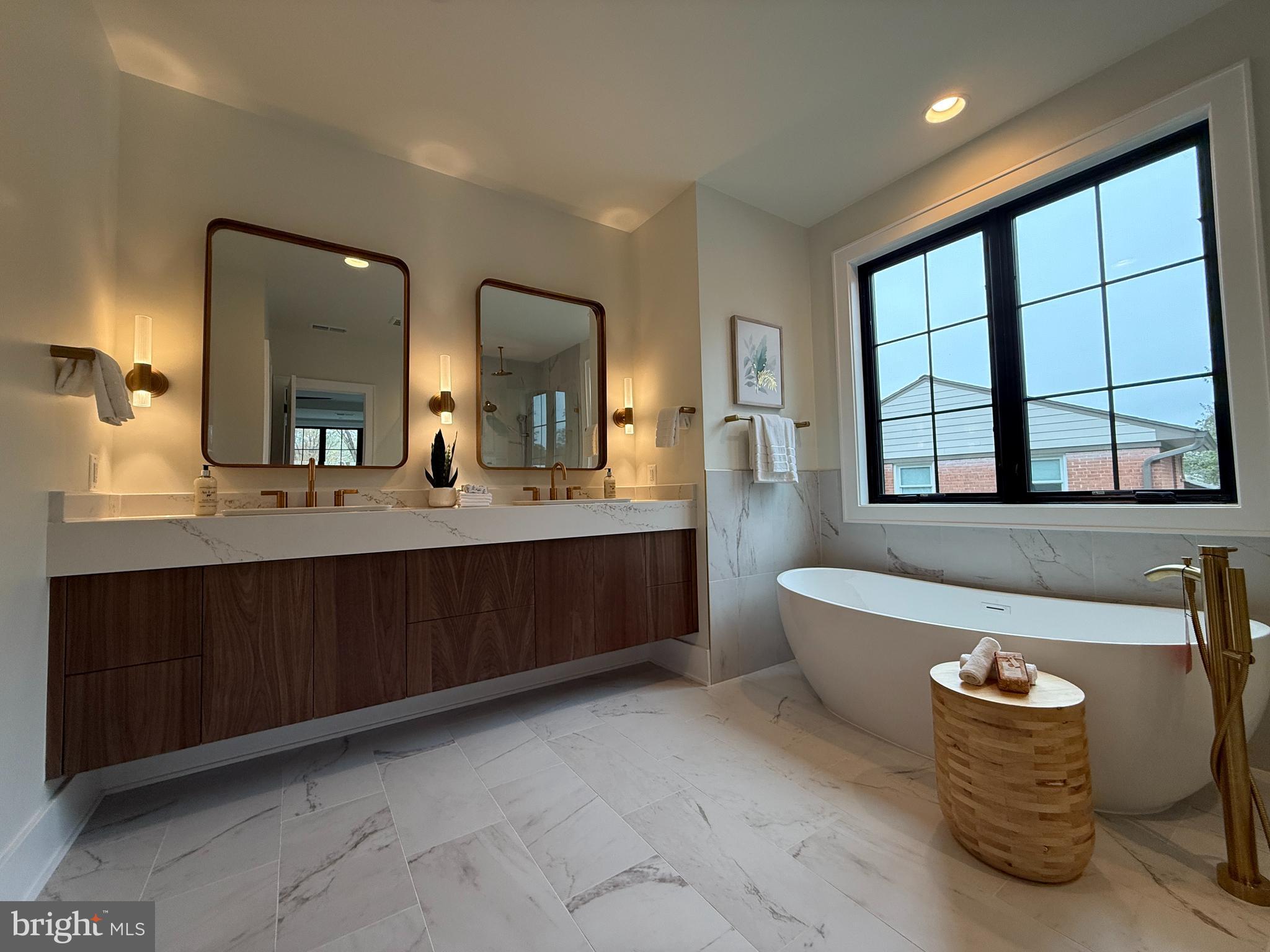 MARY KNOLLS - Residential