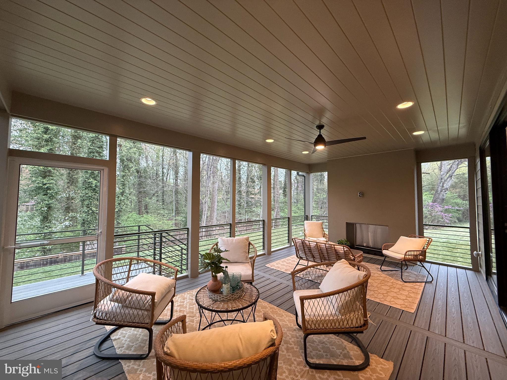 MARY KNOLLS - Residential