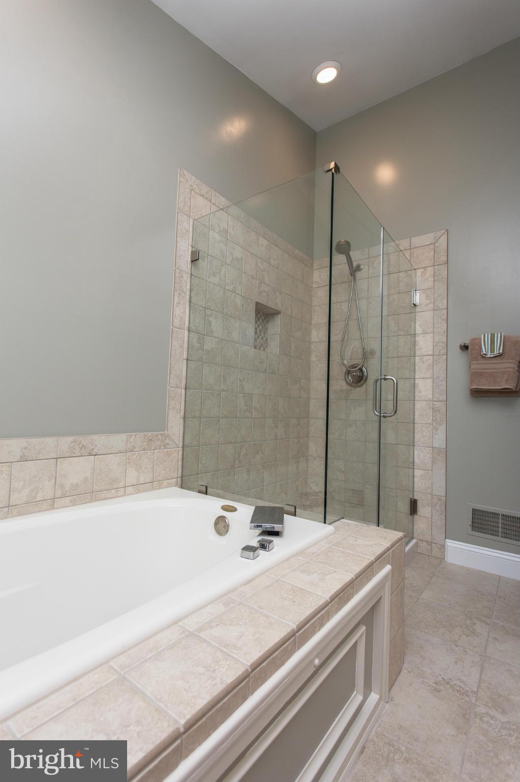 LIFESTYLE AT SULLY STATION - Residential