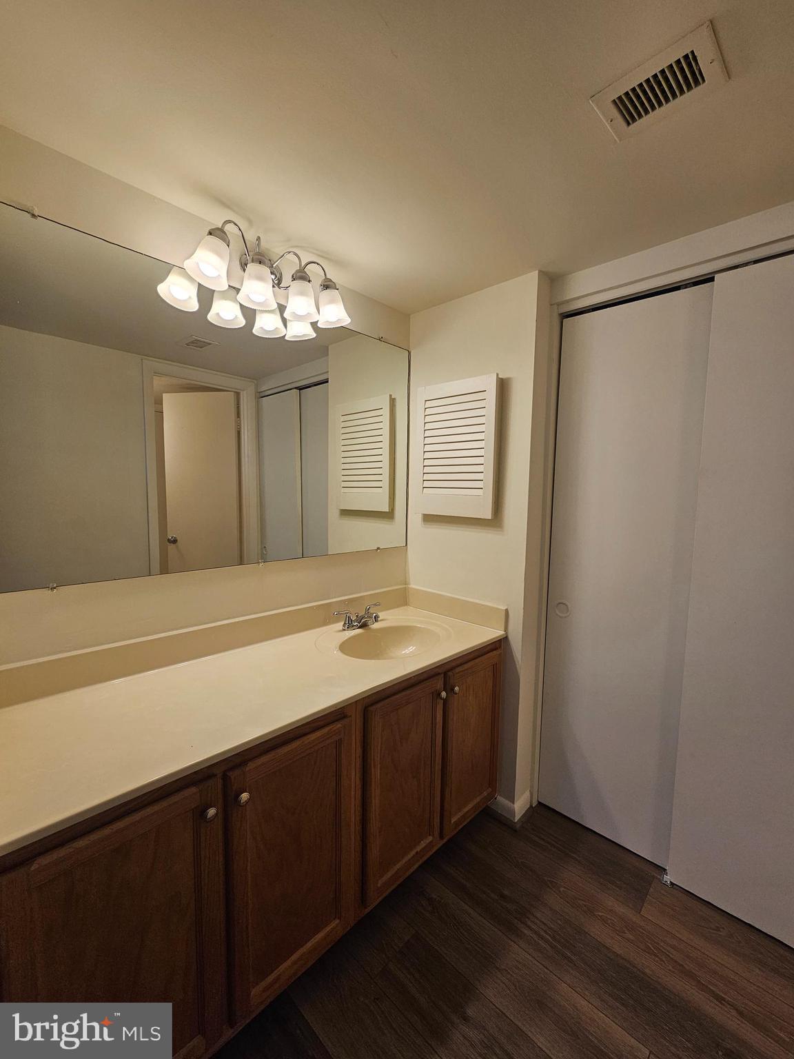 BURKE CENTRE STATION COMMONS - Residential