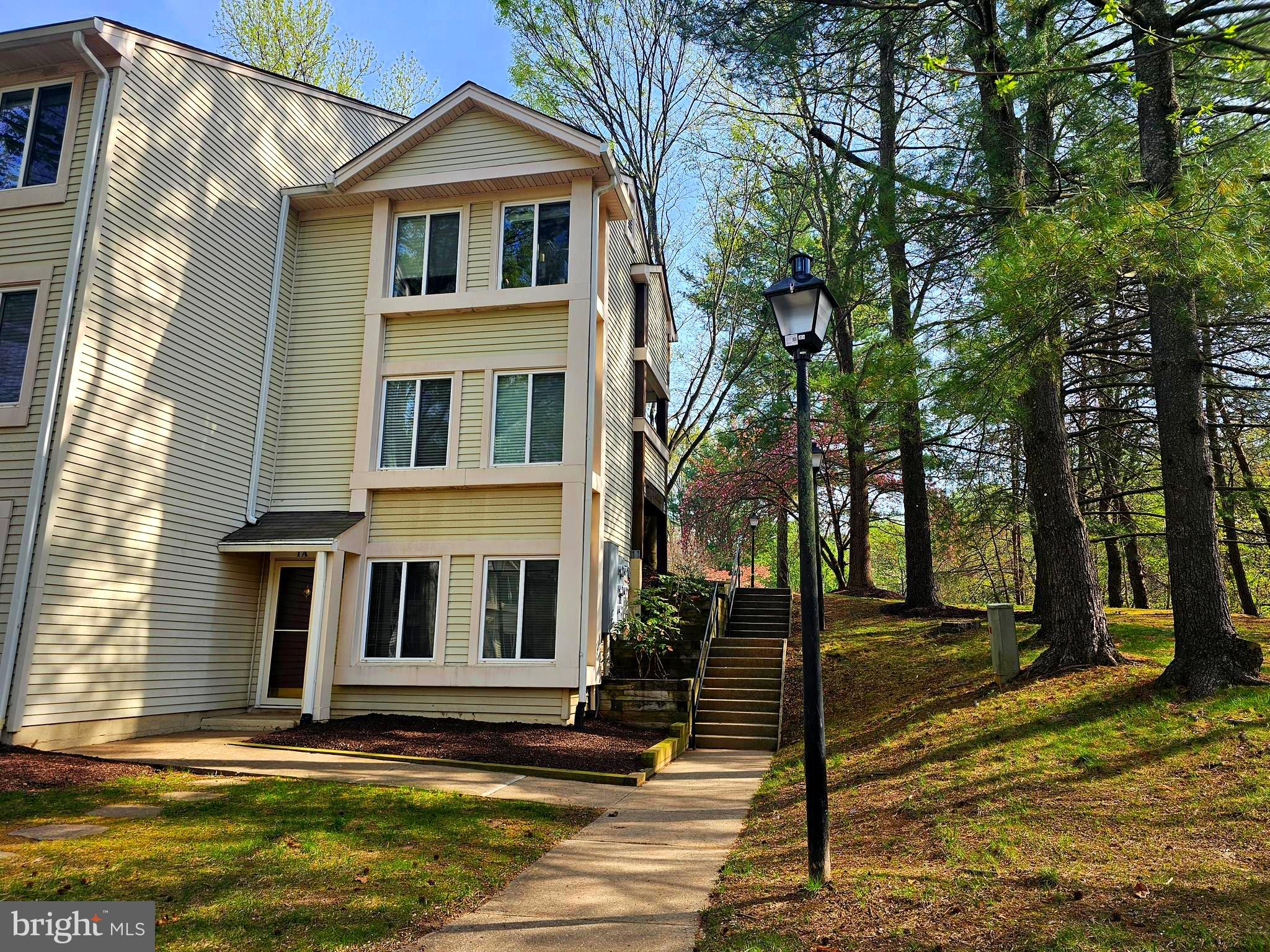 BURKE CENTRE STATION COMMONS - Residential