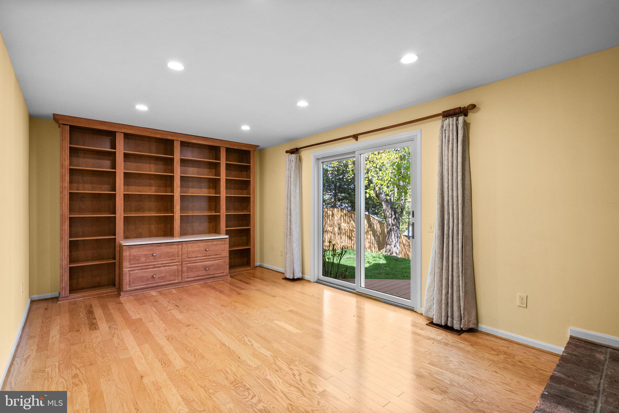 FOX HILLS OF POTOMAC - Residential Lease