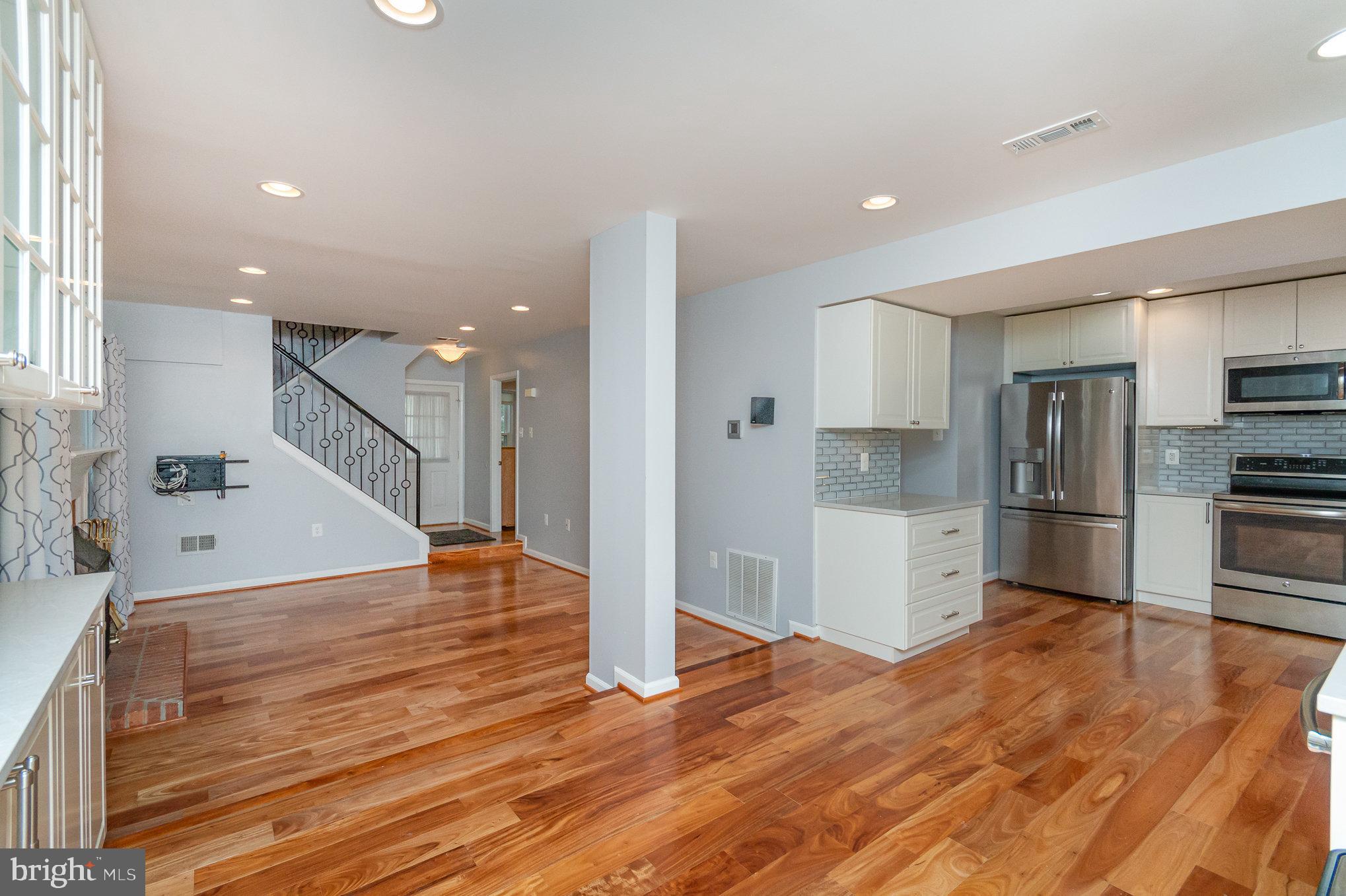 15090 HOLLEYSIDE DRIVE