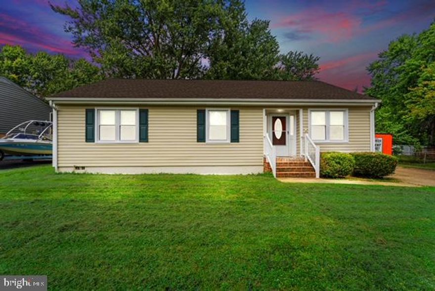 Attention Investors - NO HOA great established neighborhood off Rt 3 convenient to shopping centers and interstate 95. 

Large fenced yard, 3 large bedrooms and 2 full baths. Front living room and large eat in kitchen.