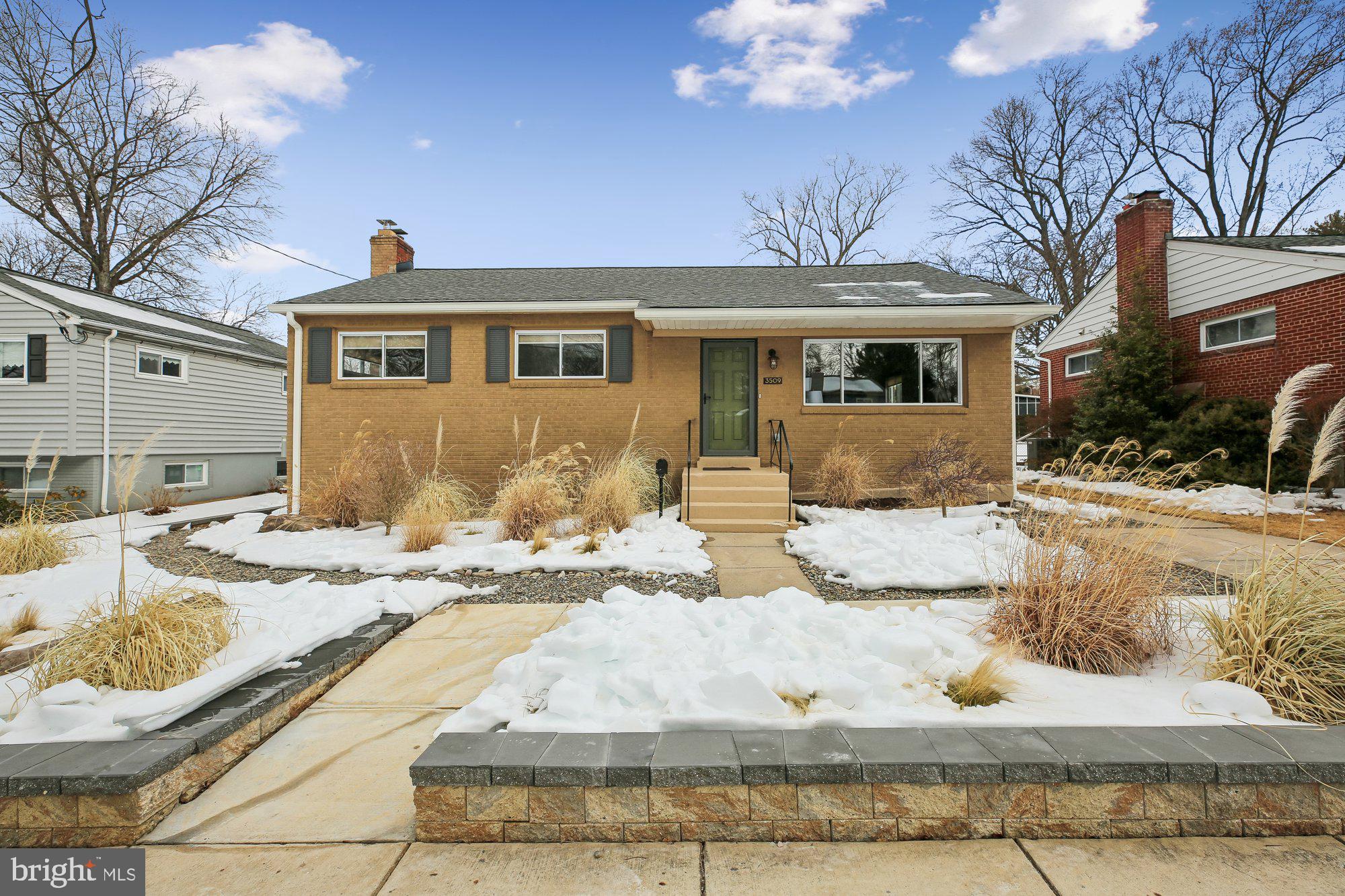 NEWPORT HILLS - Residential