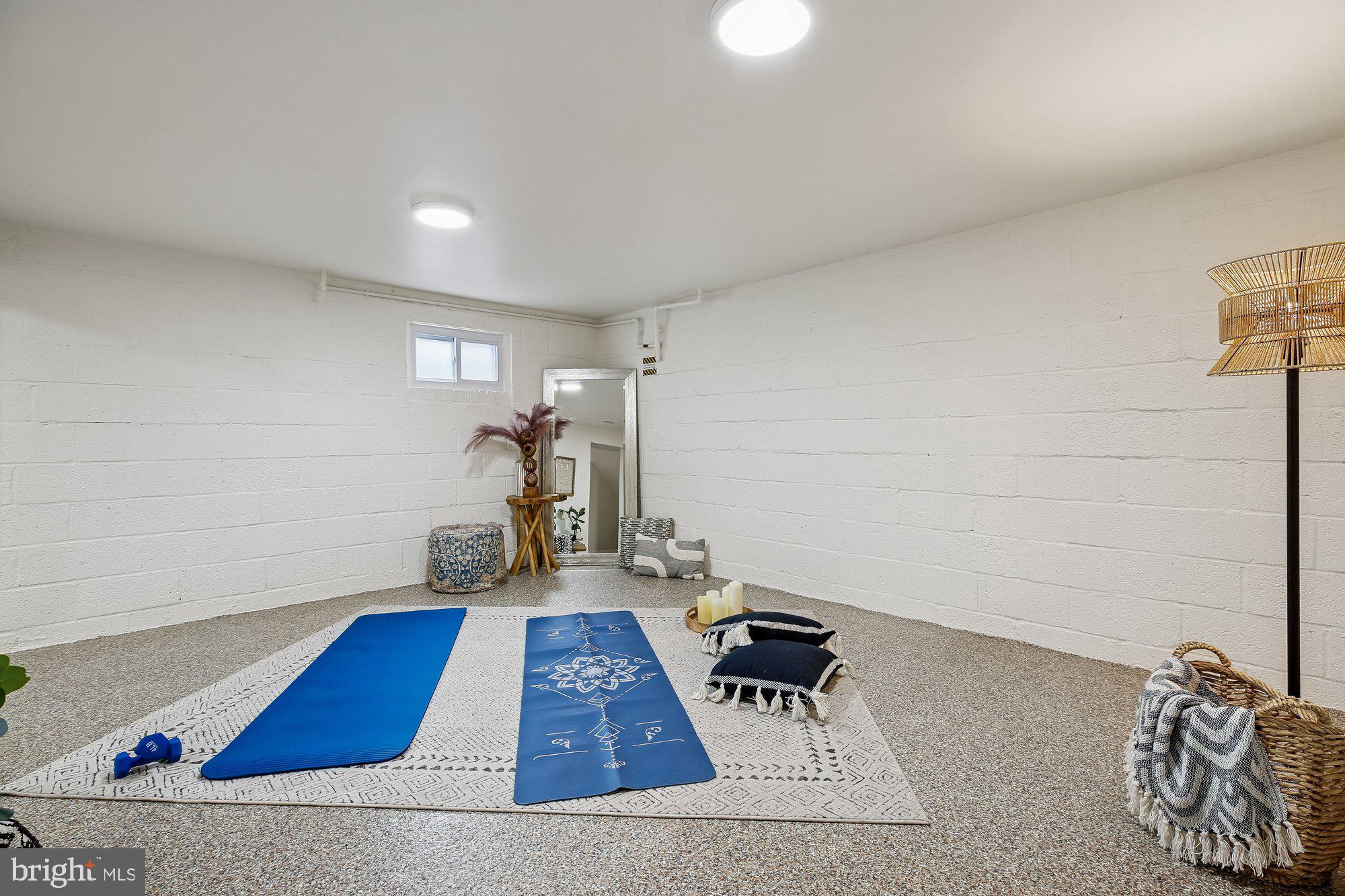 NEWPORT HILLS - Residential