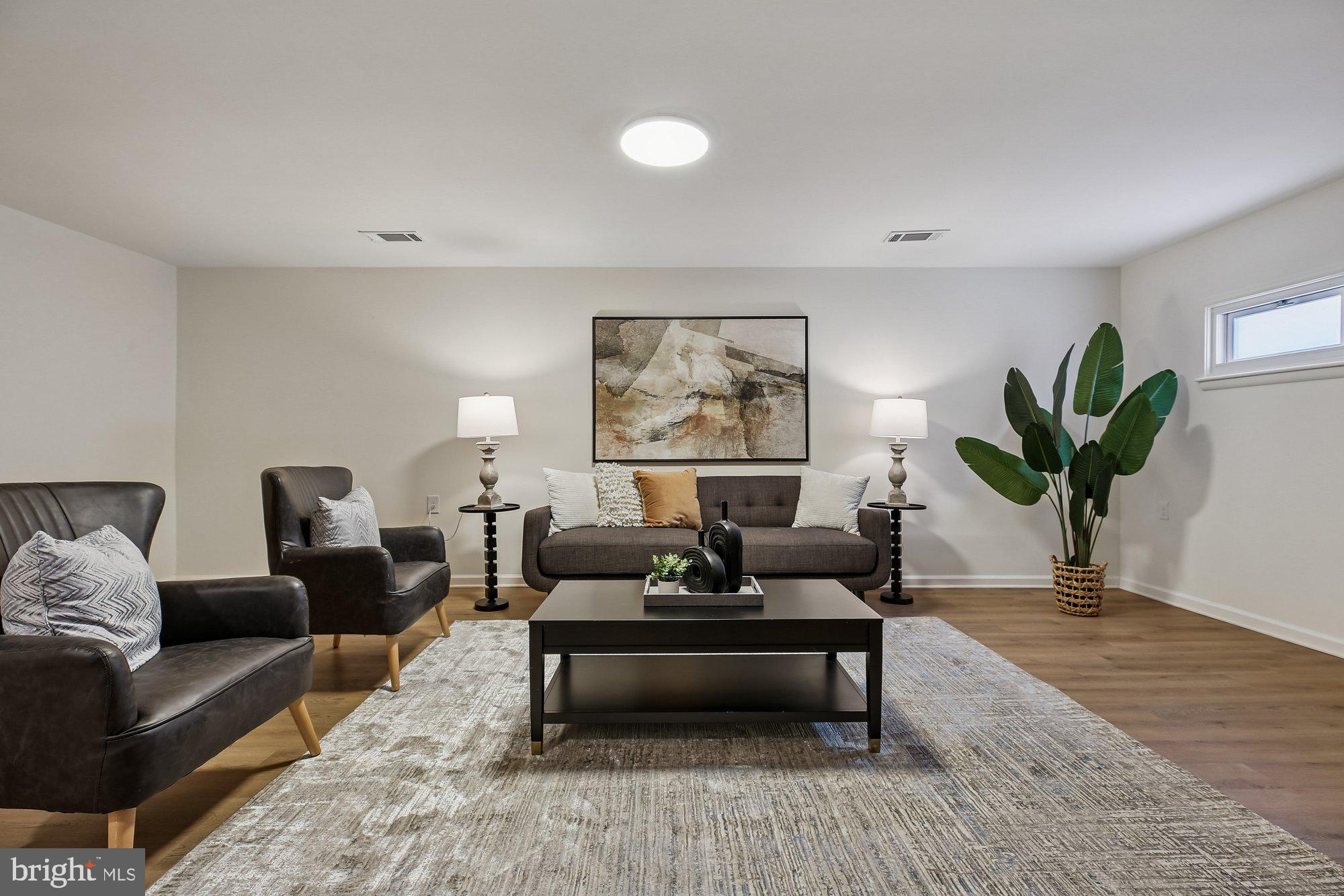 NEWPORT HILLS - Residential