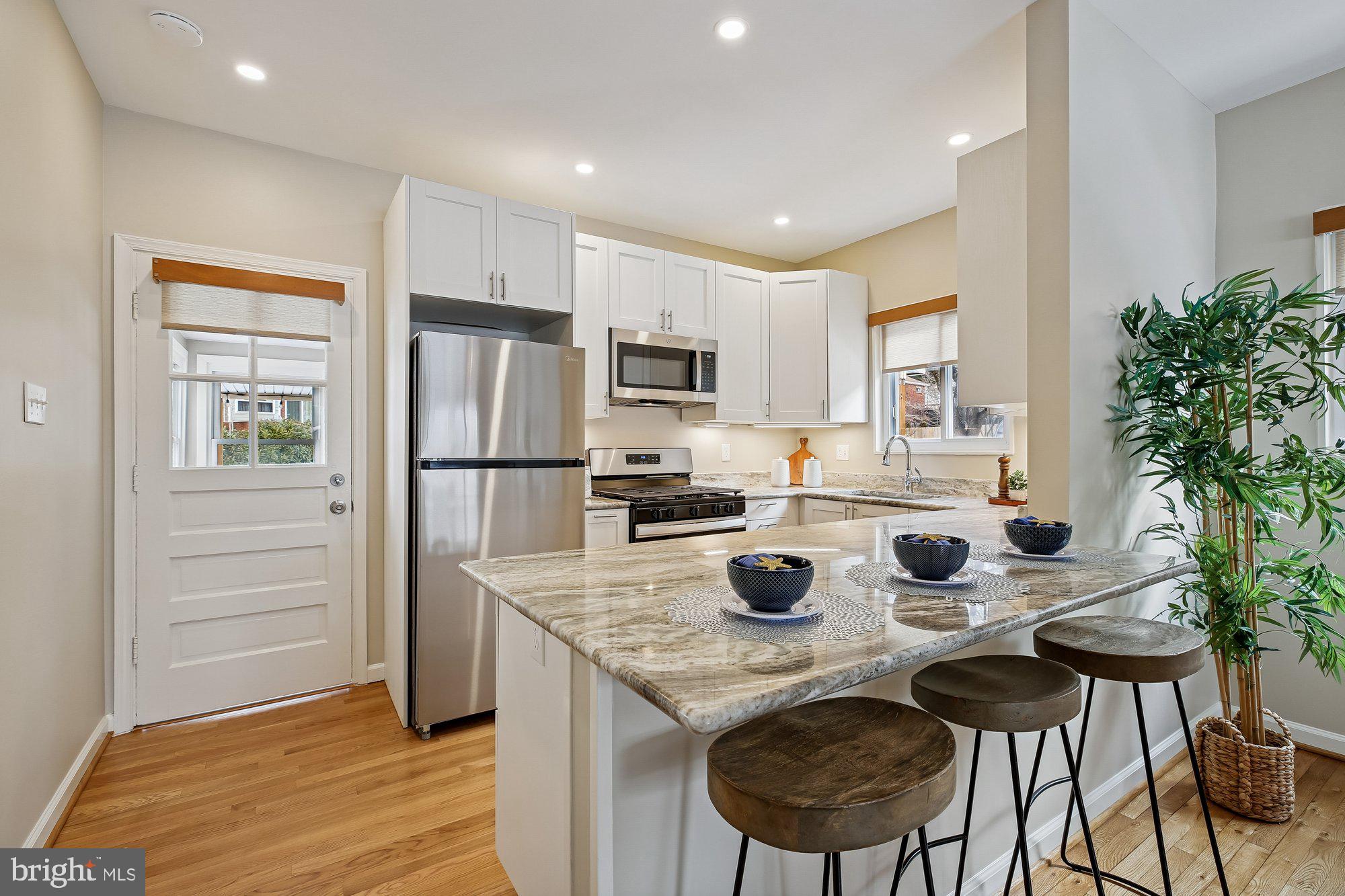 NEWPORT HILLS - Residential