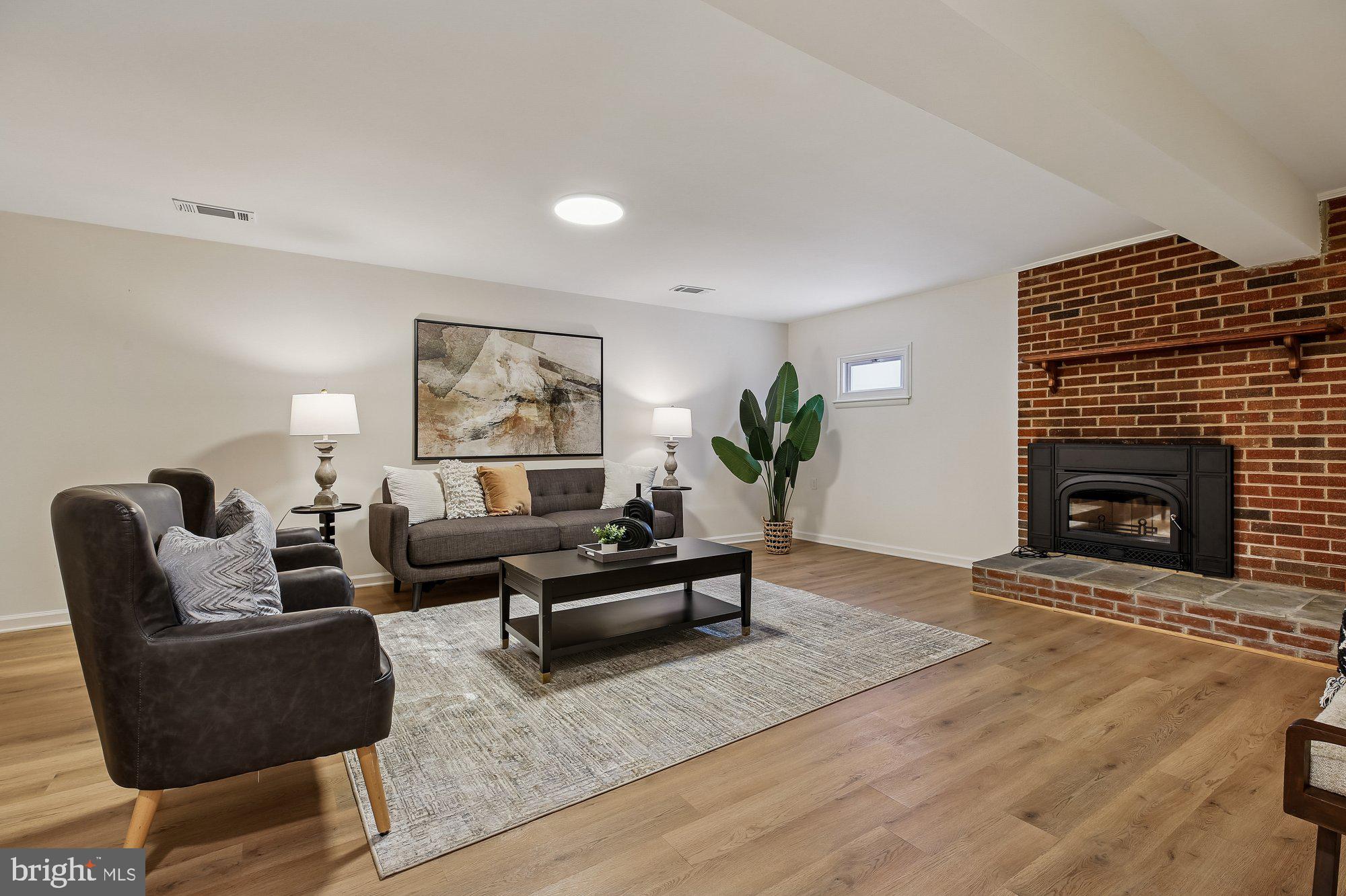 NEWPORT HILLS - Residential